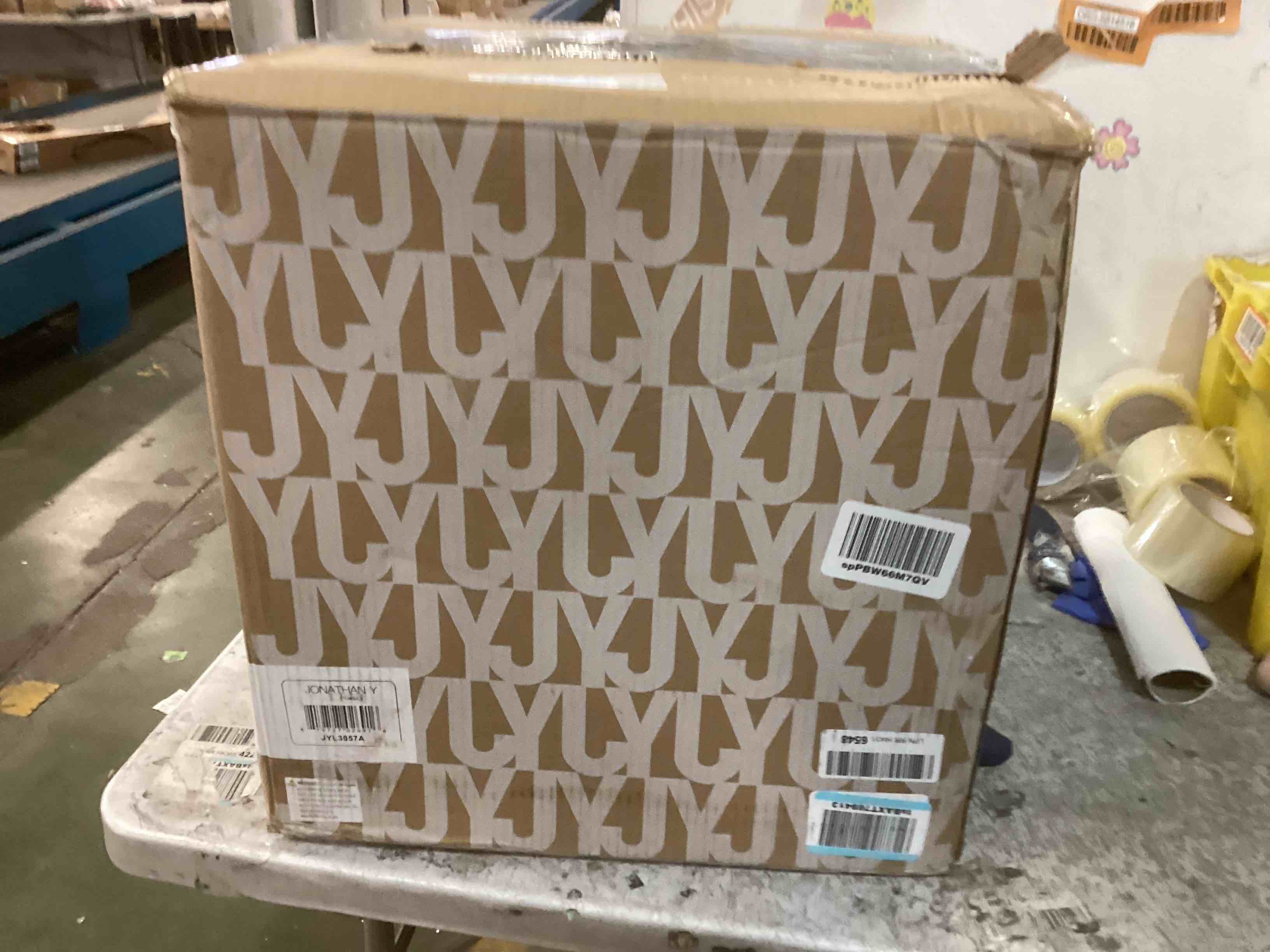 https://s3.amazonaws.com/lotting-images-prod/bidfta/ORG5814896_1706716274108.jpeg