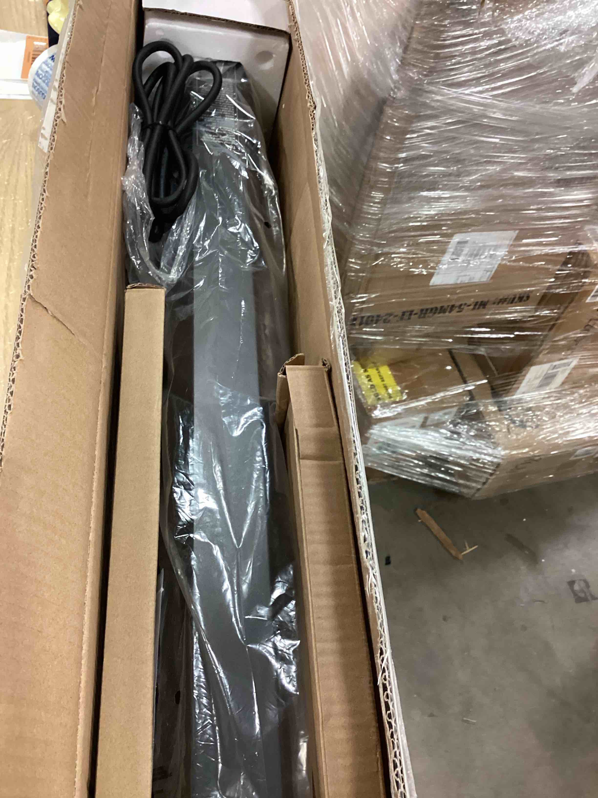 https://s3.amazonaws.com/lotting-images-prod/bidfta/ORG5847931_1707486262745.jpeg
