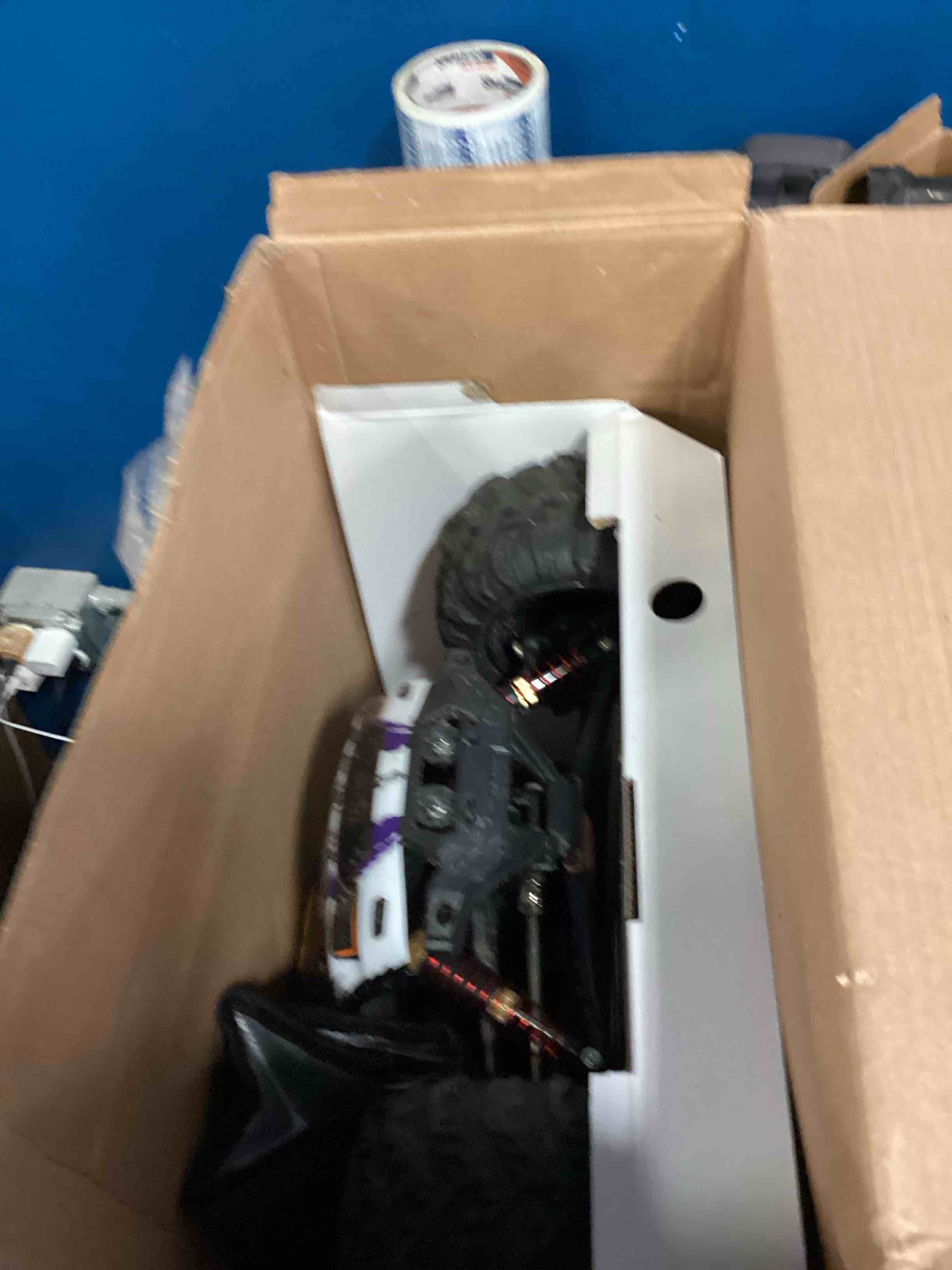 https://s3.amazonaws.com/lotting-images-prod/bidfta/ORG5848779_1710508804998.jpeg