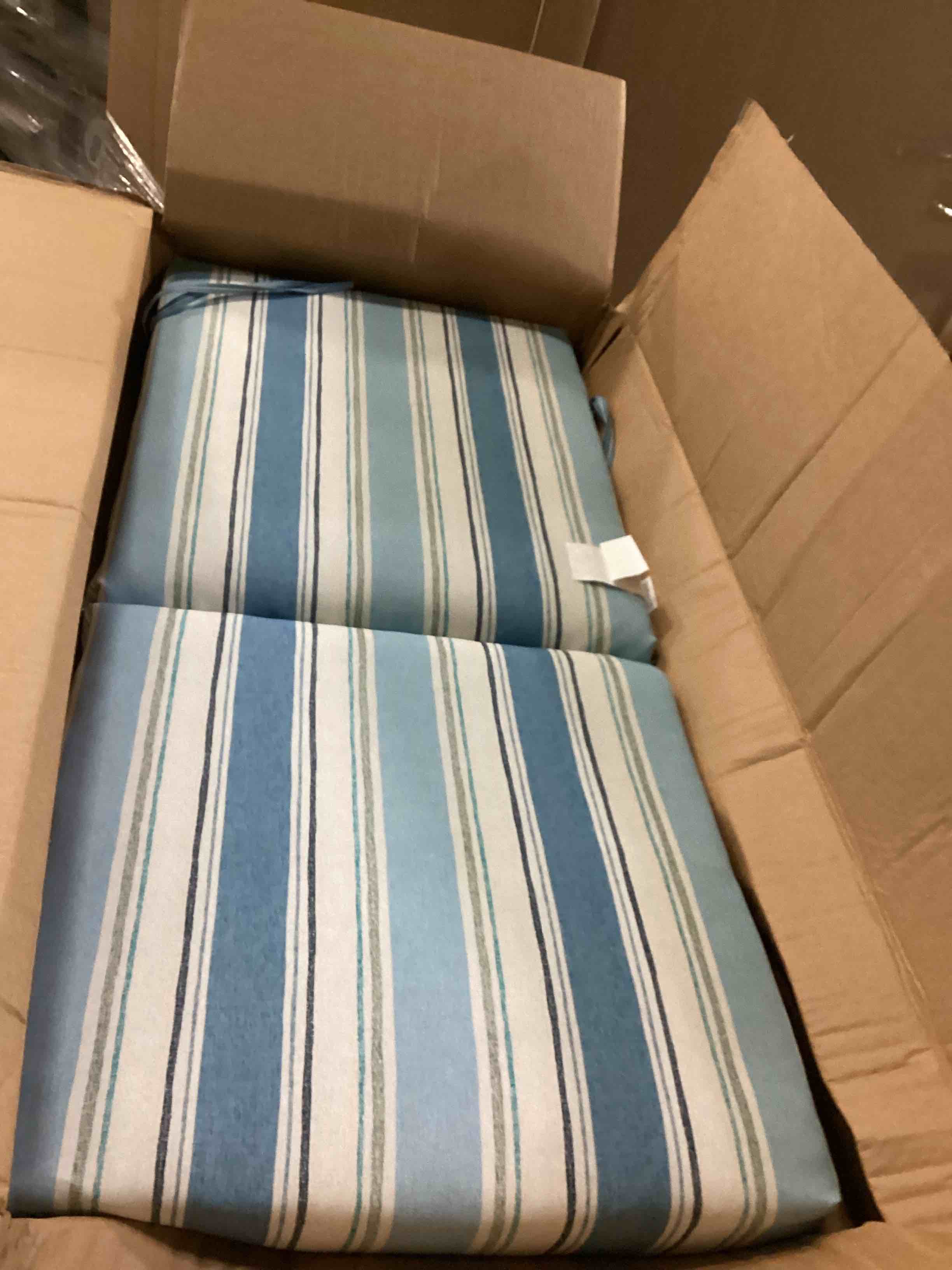 https://s3.amazonaws.com/lotting-images-prod/bidfta/ORG5852469_1715016046557.jpeg