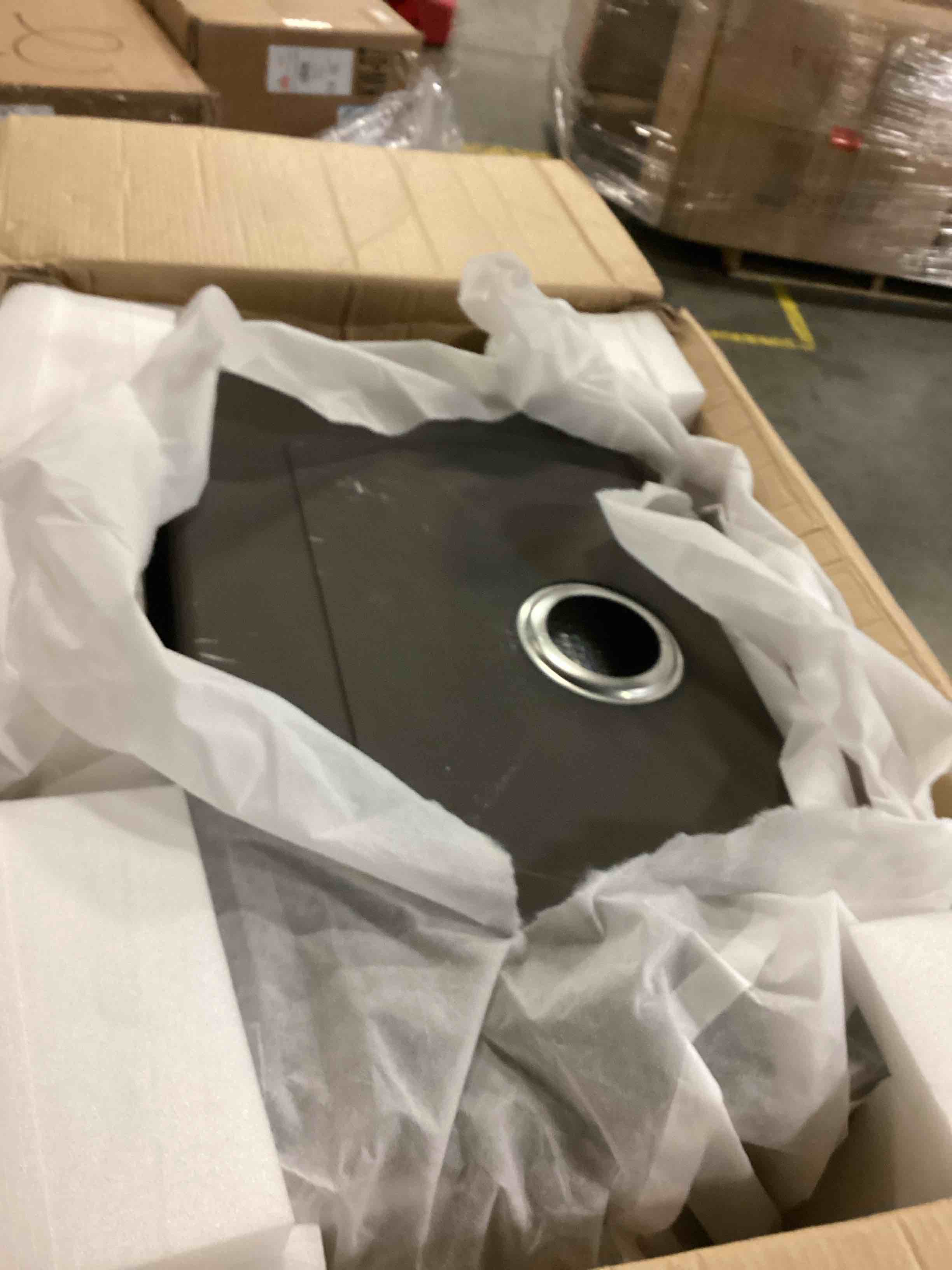 https://s3.amazonaws.com/lotting-images-prod/bidfta/ORG5852597_1715097074777.jpeg