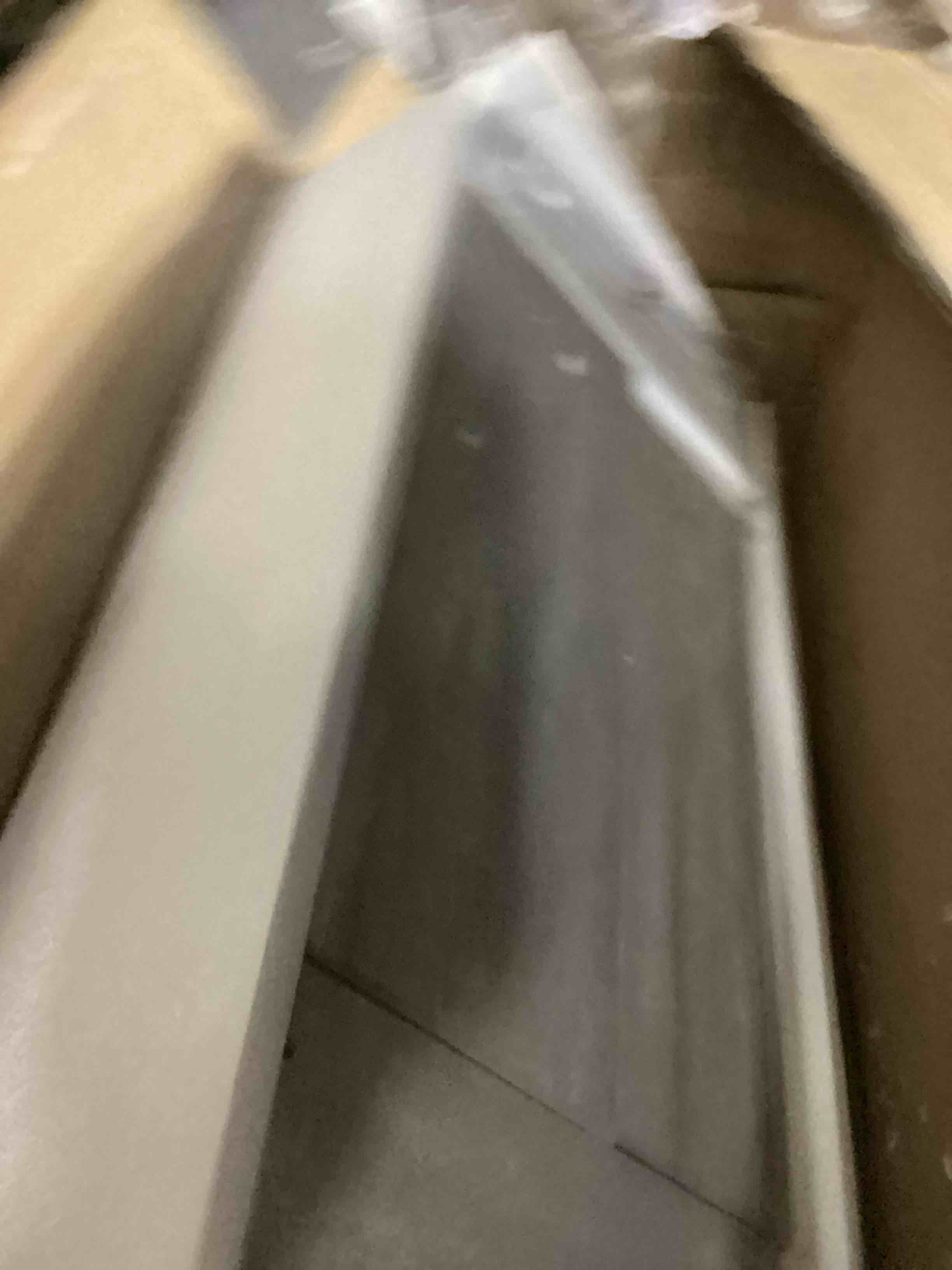 https://s3.amazonaws.com/lotting-images-prod/bidfta/ORG5854751_1715626251812.jpeg