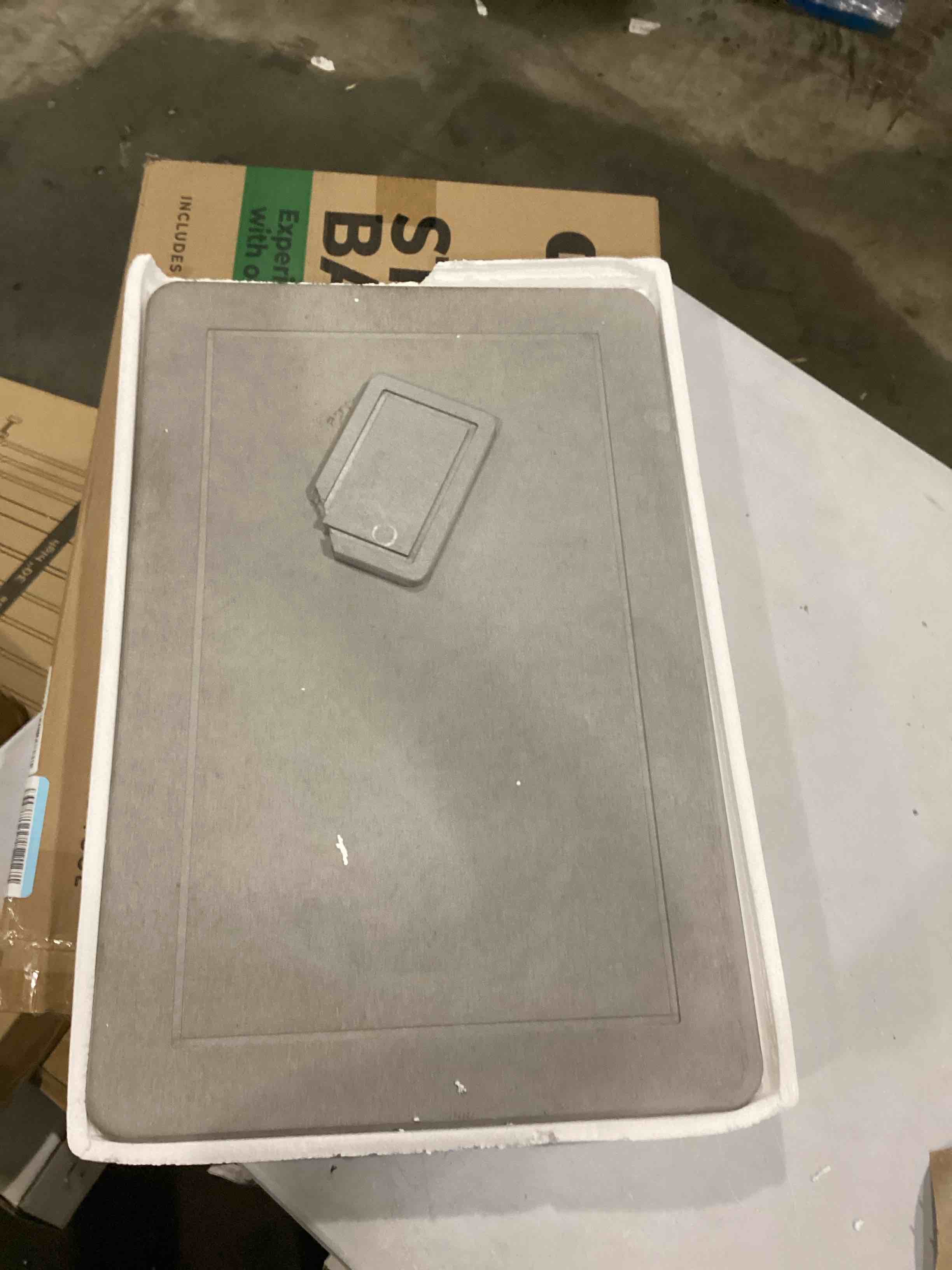 https://s3.amazonaws.com/lotting-images-prod/bidfta/ORG5857566_1715021943017.jpeg