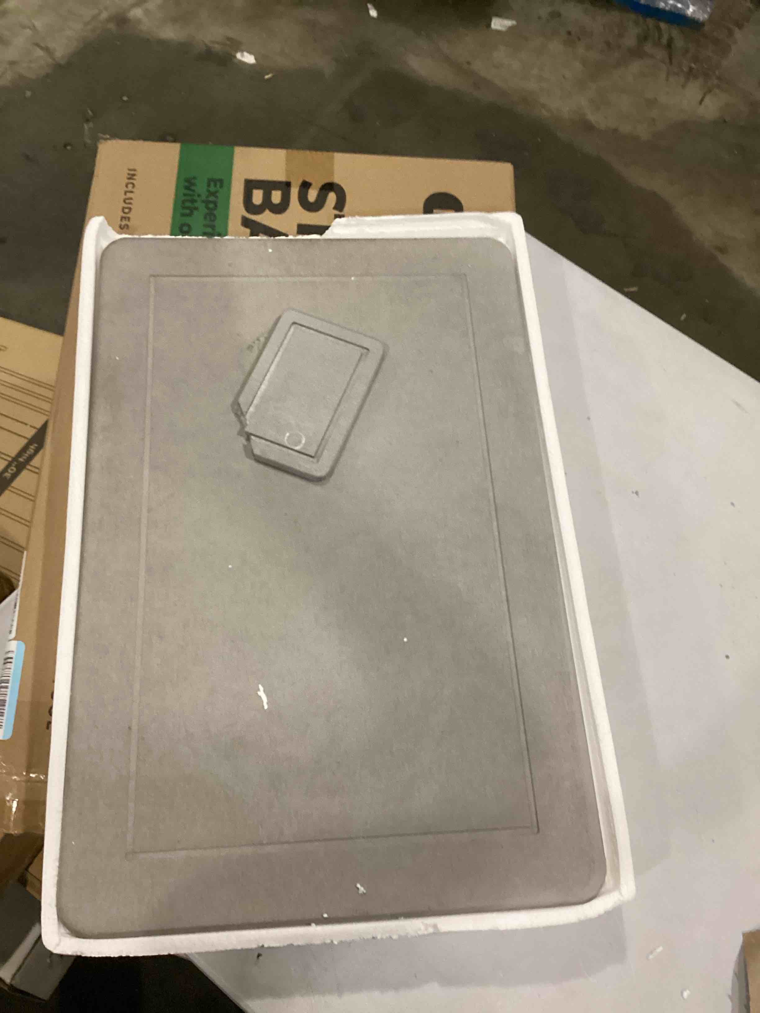 https://s3.amazonaws.com/lotting-images-prod/bidfta/ORG5857566_1715021943859.jpeg