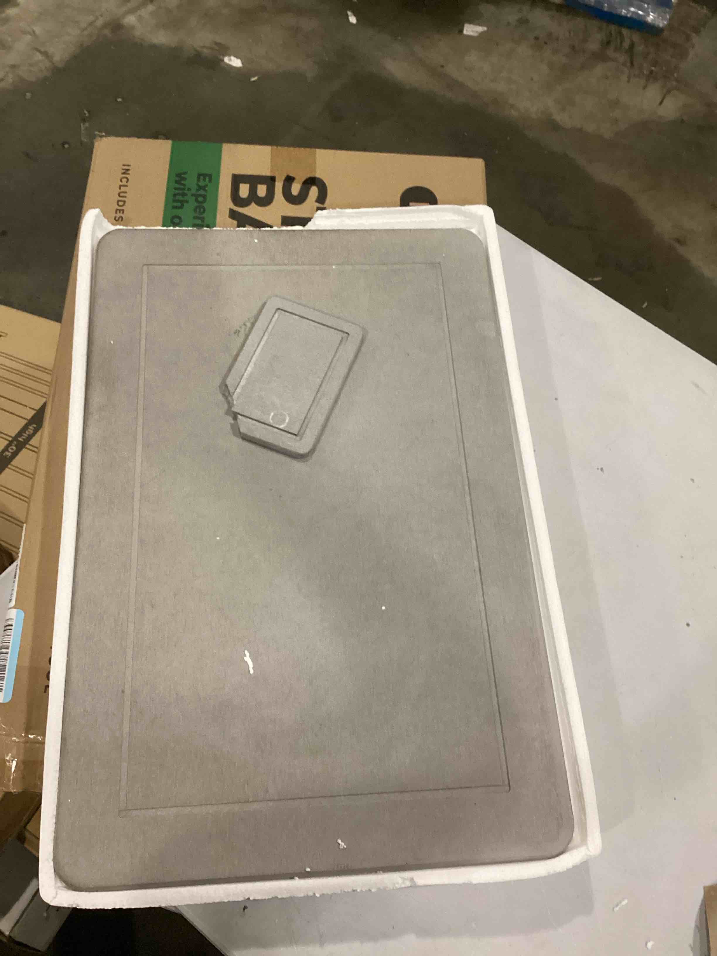 https://s3.amazonaws.com/lotting-images-prod/bidfta/ORG5857566_1715021945575.jpeg