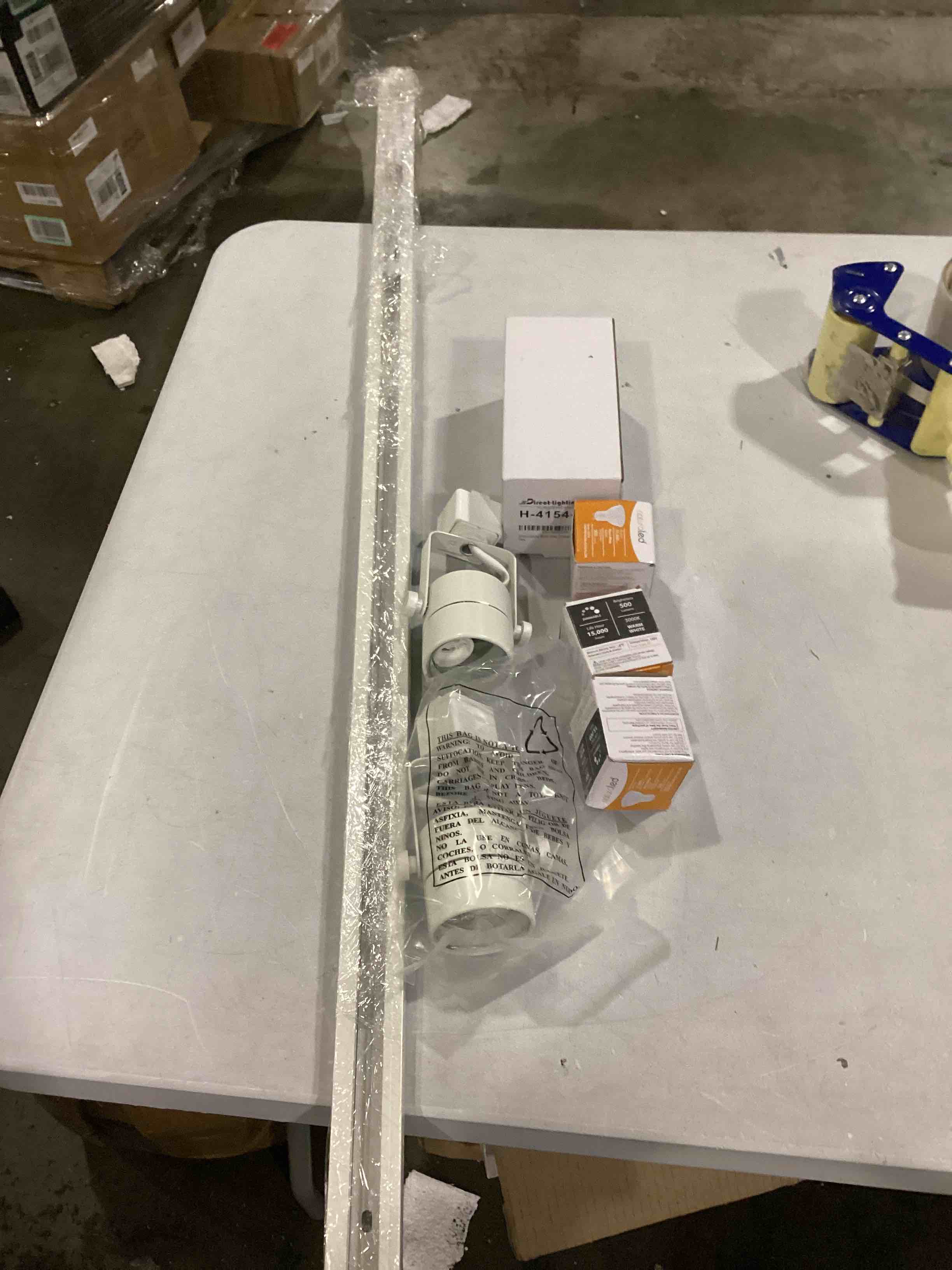 https://s3.amazonaws.com/lotting-images-prod/bidfta/ORG5857813_1715261654293.jpeg