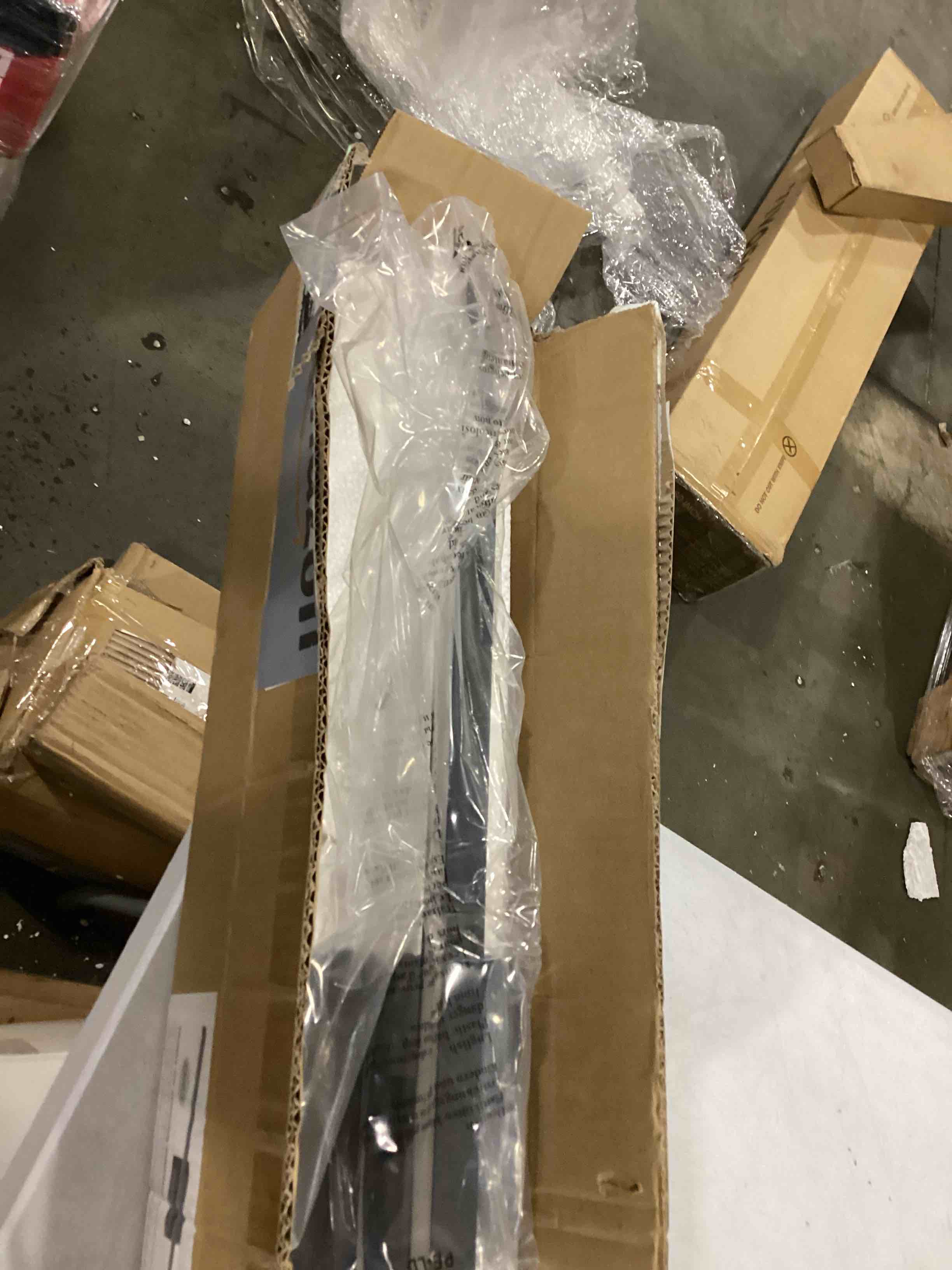 https://s3.amazonaws.com/lotting-images-prod/bidfta/ORG5857840_1715268467761.jpeg