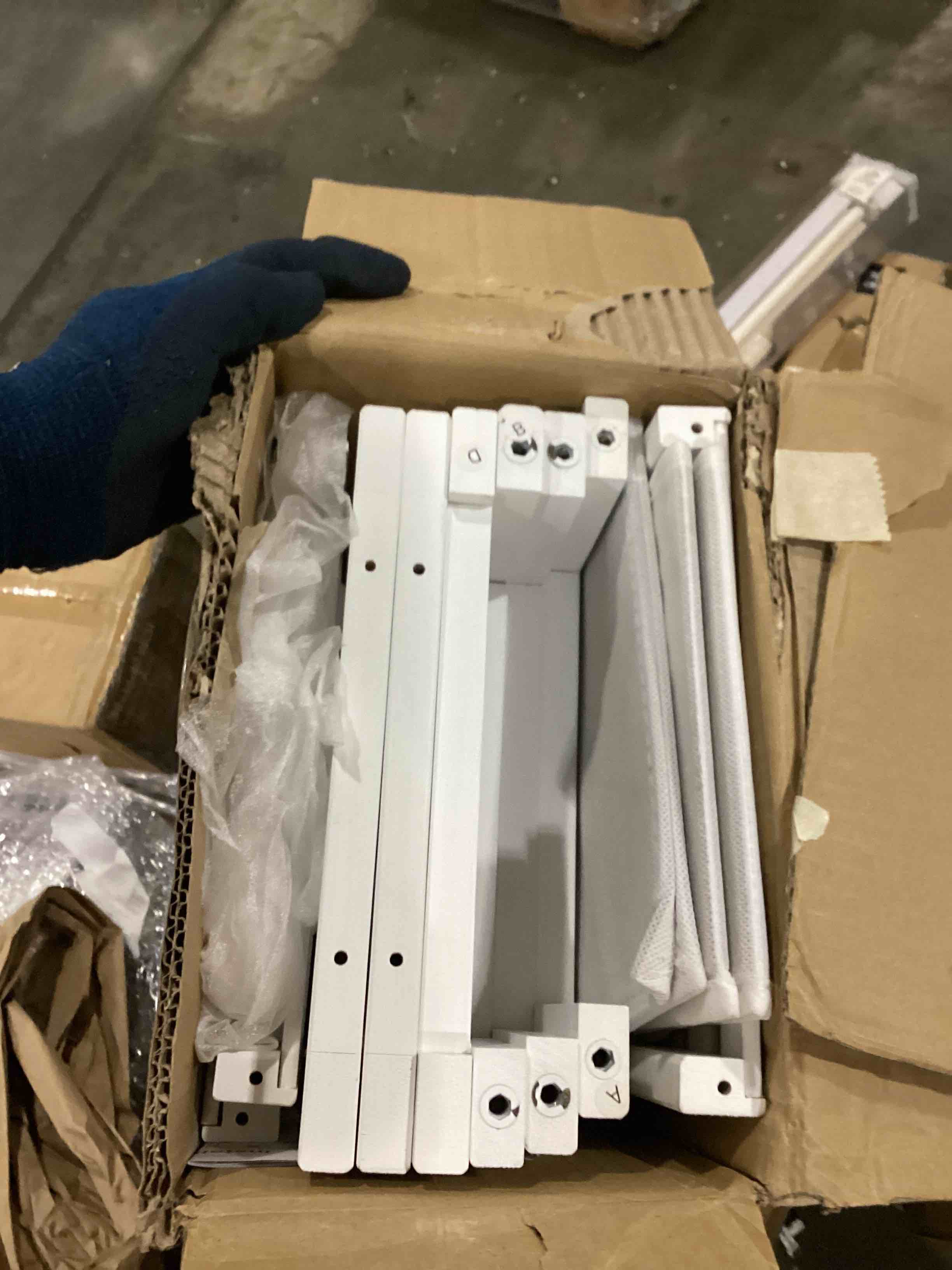 https://s3.amazonaws.com/lotting-images-prod/bidfta/ORG5857873_1715277060842.jpeg