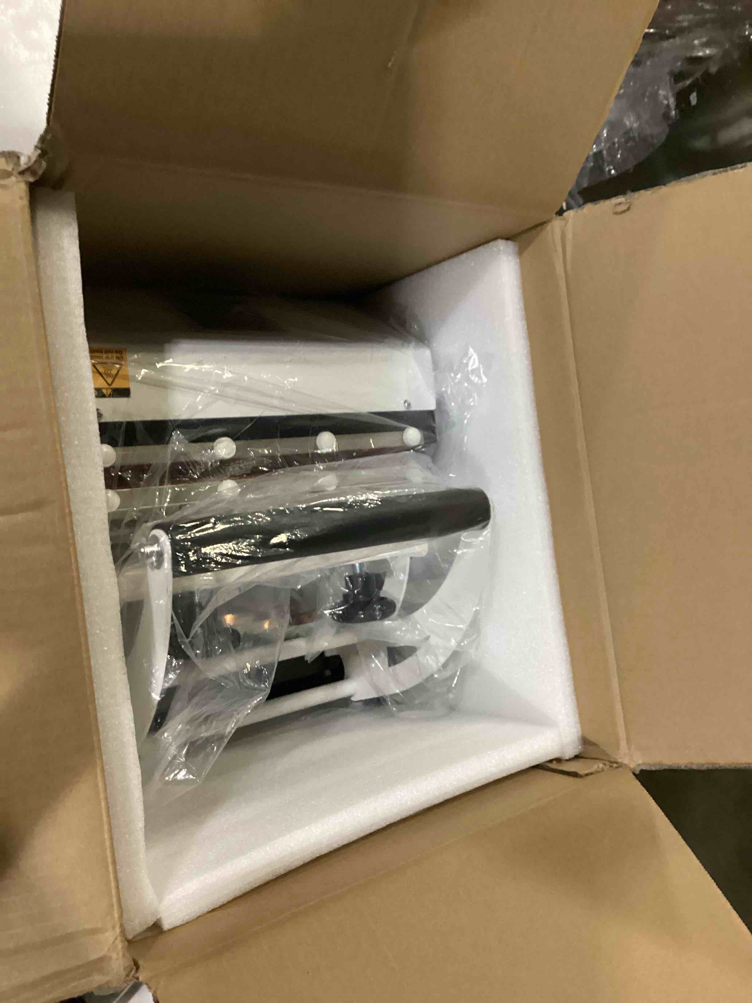 https://s3.amazonaws.com/lotting-images-prod/bidfta/ORG5860022_1716035354528.jpeg