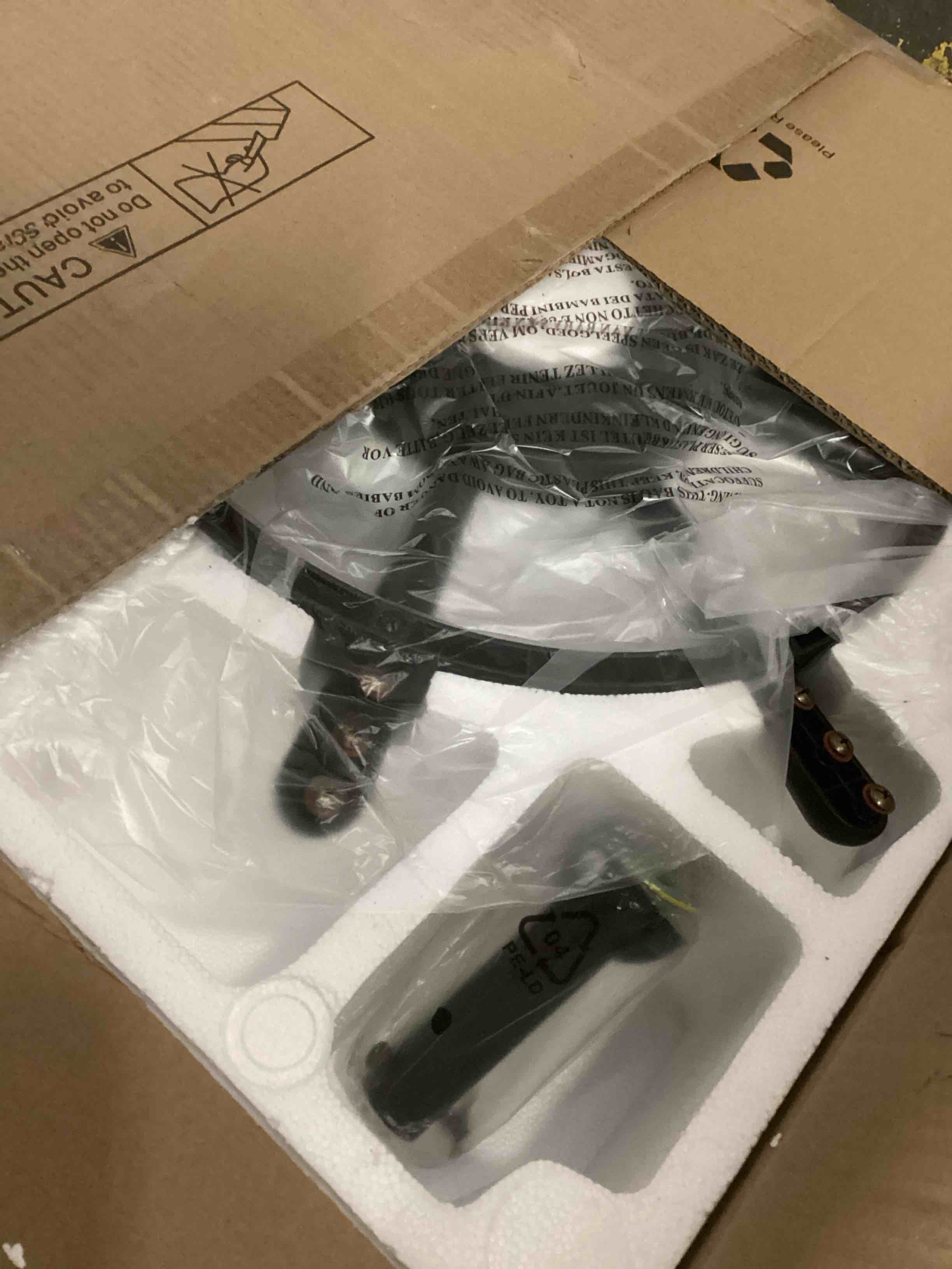 https://s3.amazonaws.com/lotting-images-prod/bidfta/ORG5861478_1714146997342.jpeg