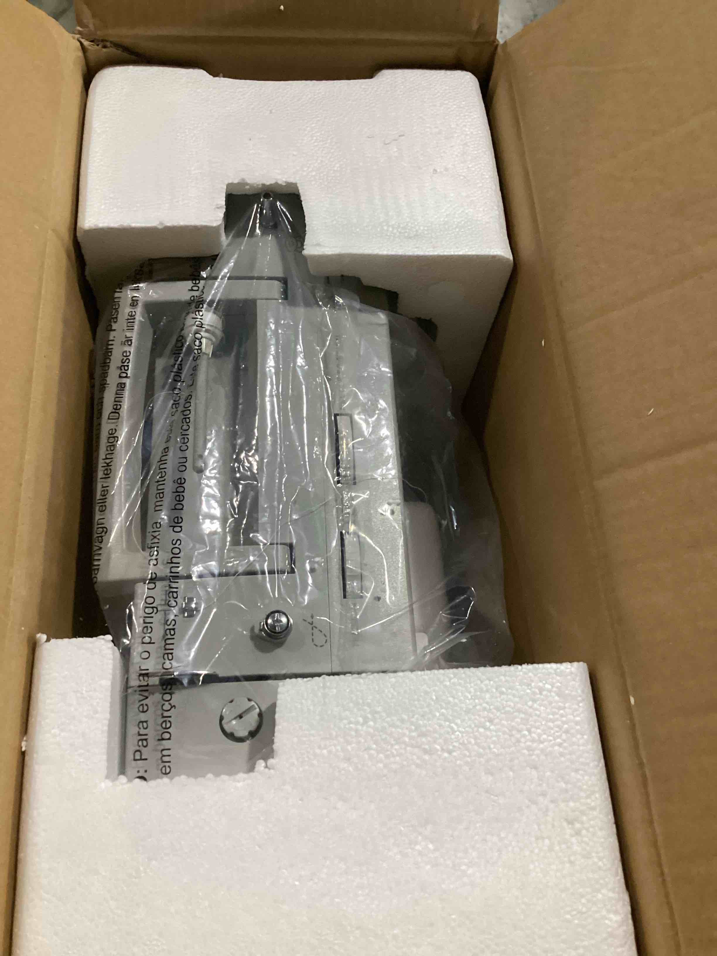 https://s3.amazonaws.com/lotting-images-prod/bidfta/ORG5863135_1714496965299.jpeg