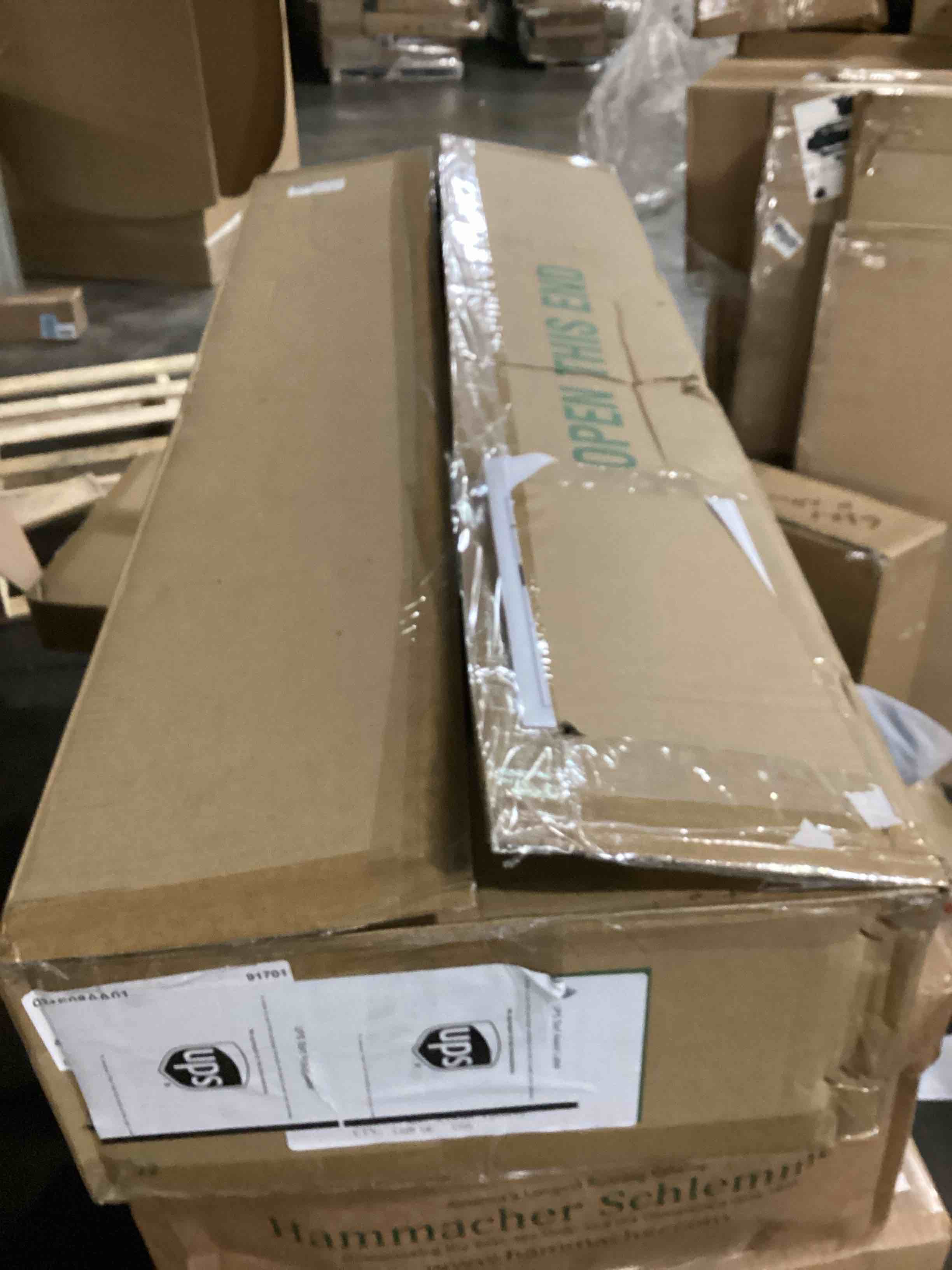 https://s3.amazonaws.com/lotting-images-prod/bidfta/ORG5863758_1715262538221.jpeg
