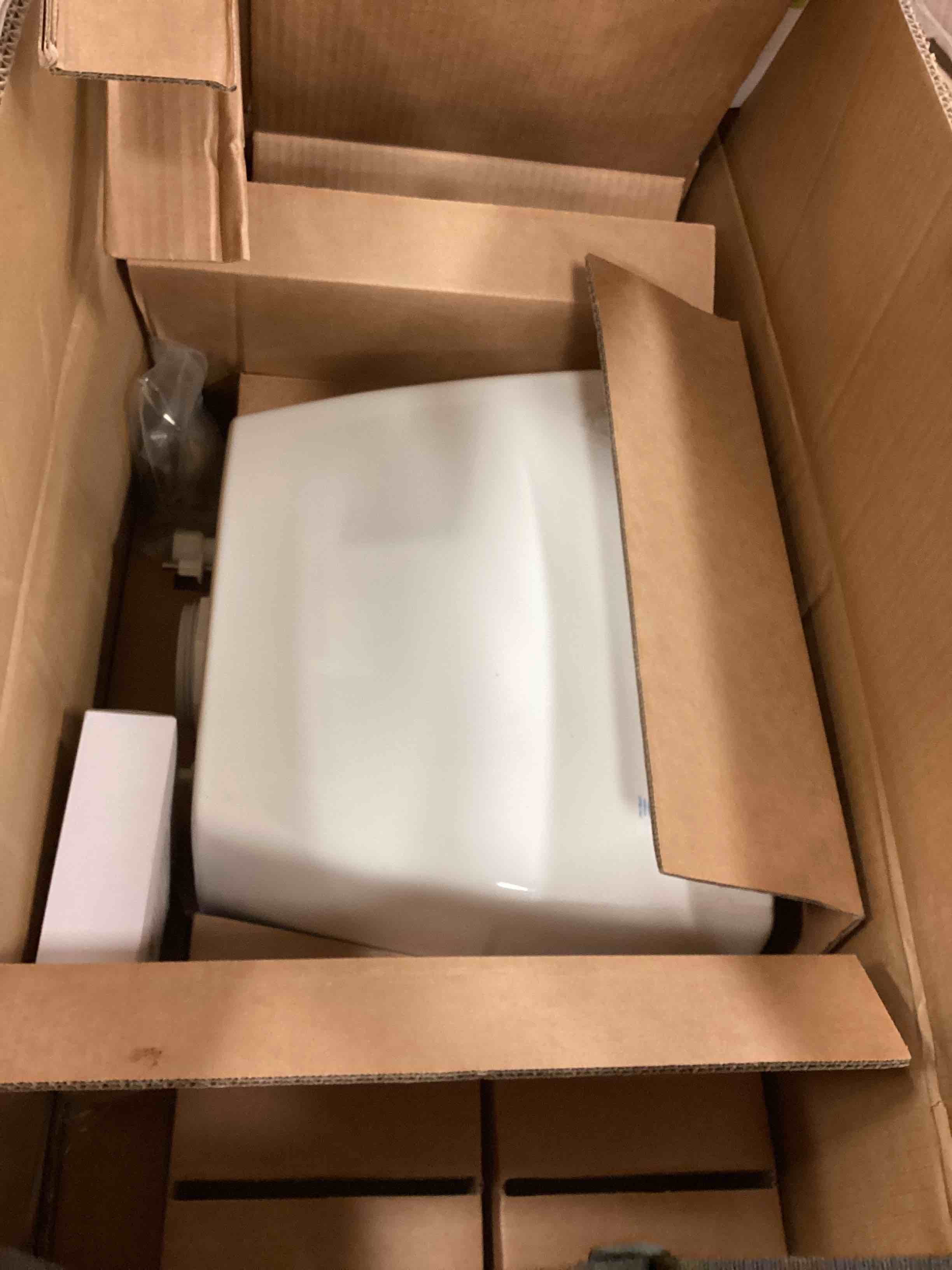 https://s3.amazonaws.com/lotting-images-prod/bidfta/ORG5867411_1709150637507.jpeg