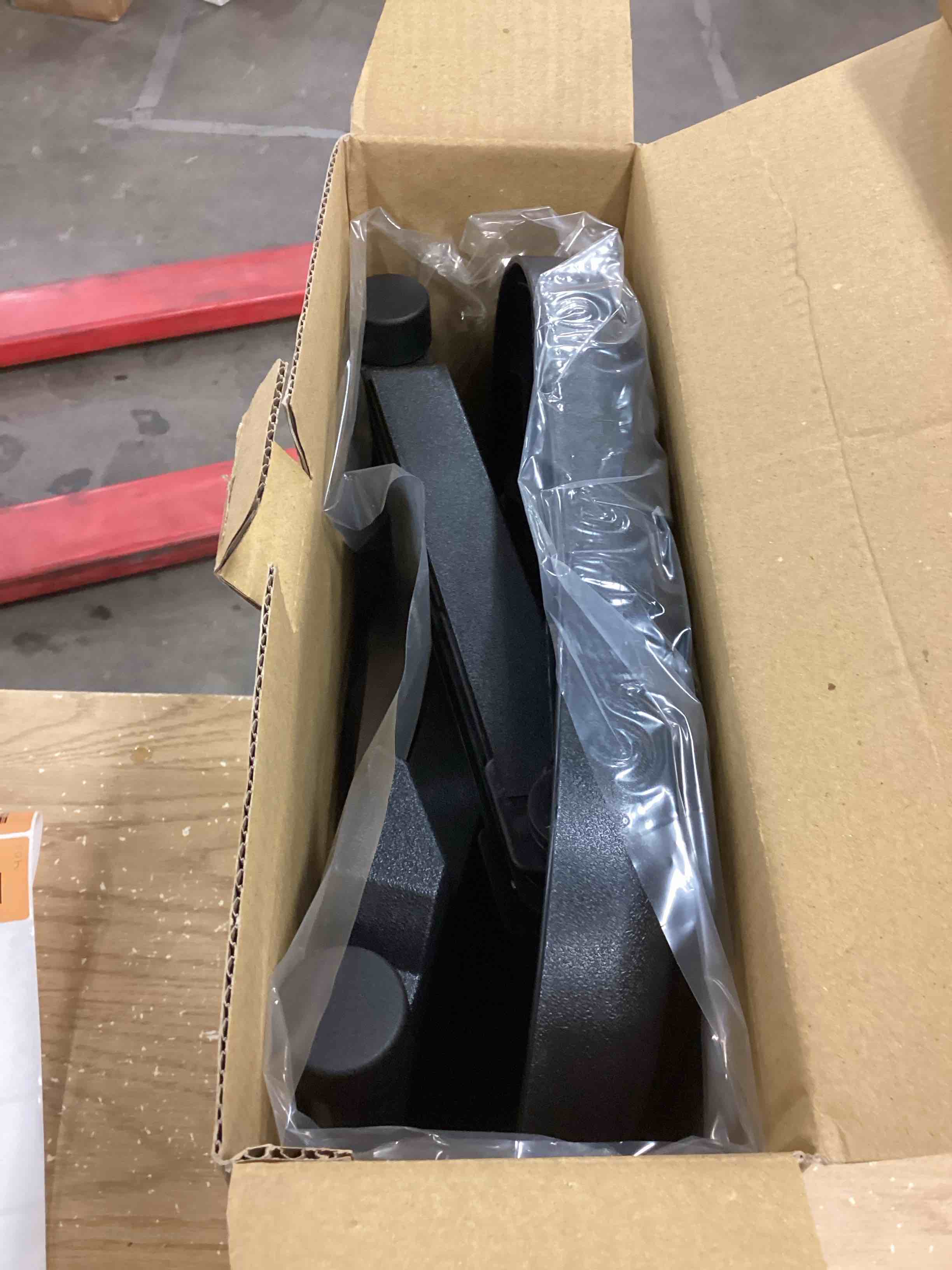 https://s3.amazonaws.com/lotting-images-prod/bidfta/ORG5868082_1711113629933.jpeg