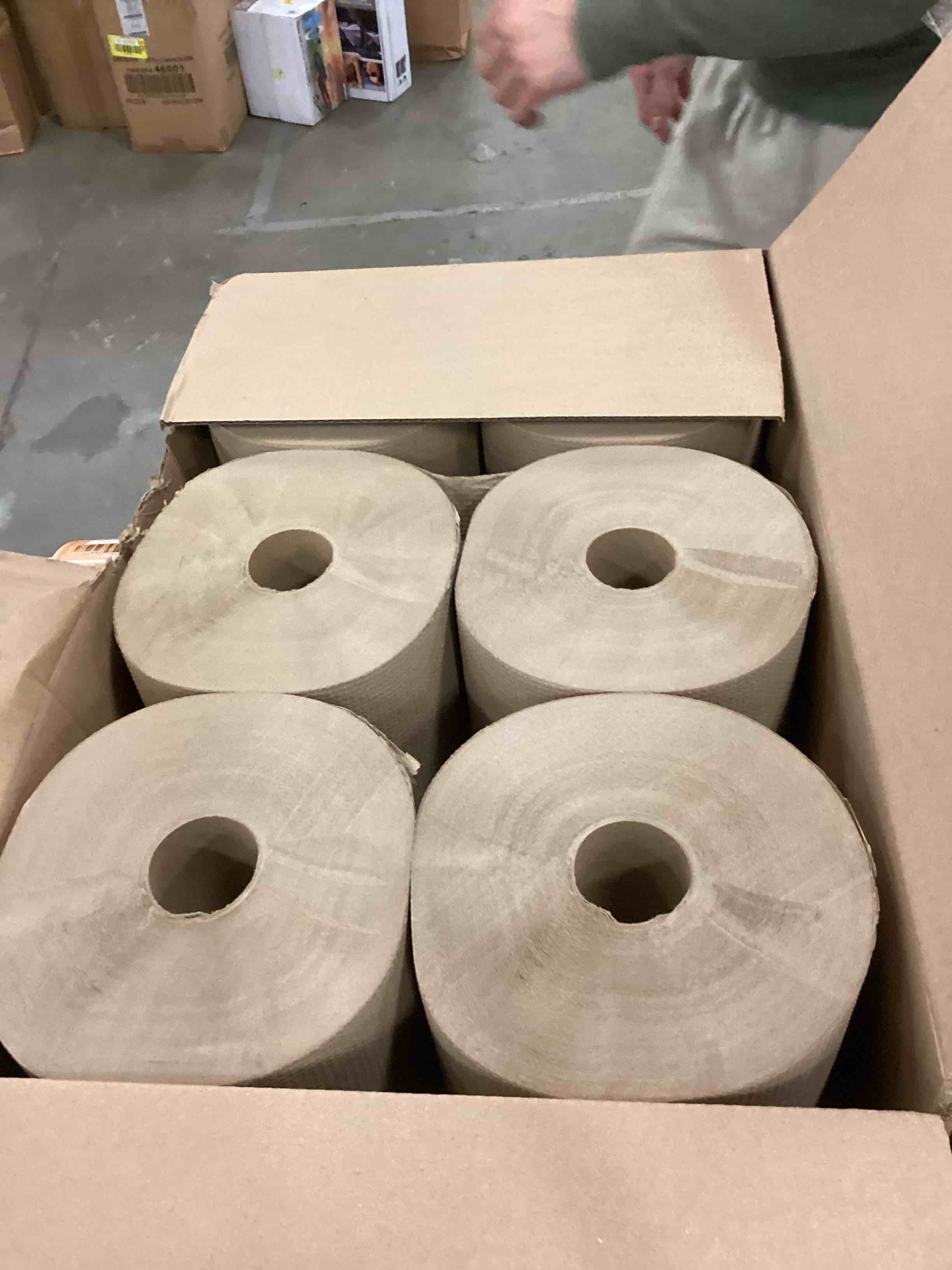 https://s3.amazonaws.com/lotting-images-prod/bidfta/ORG5868088_1711114614909.jpeg