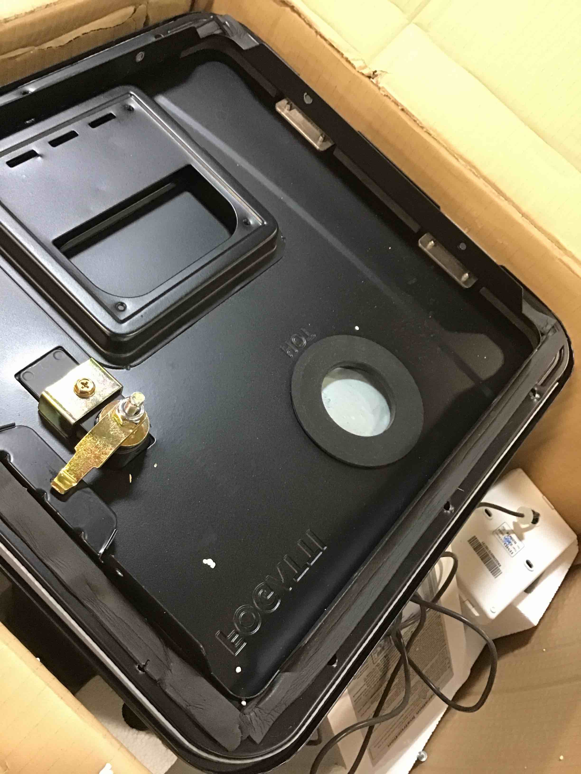 https://s3.amazonaws.com/lotting-images-prod/bidfta/ORG5892201_1704994343607.jpeg