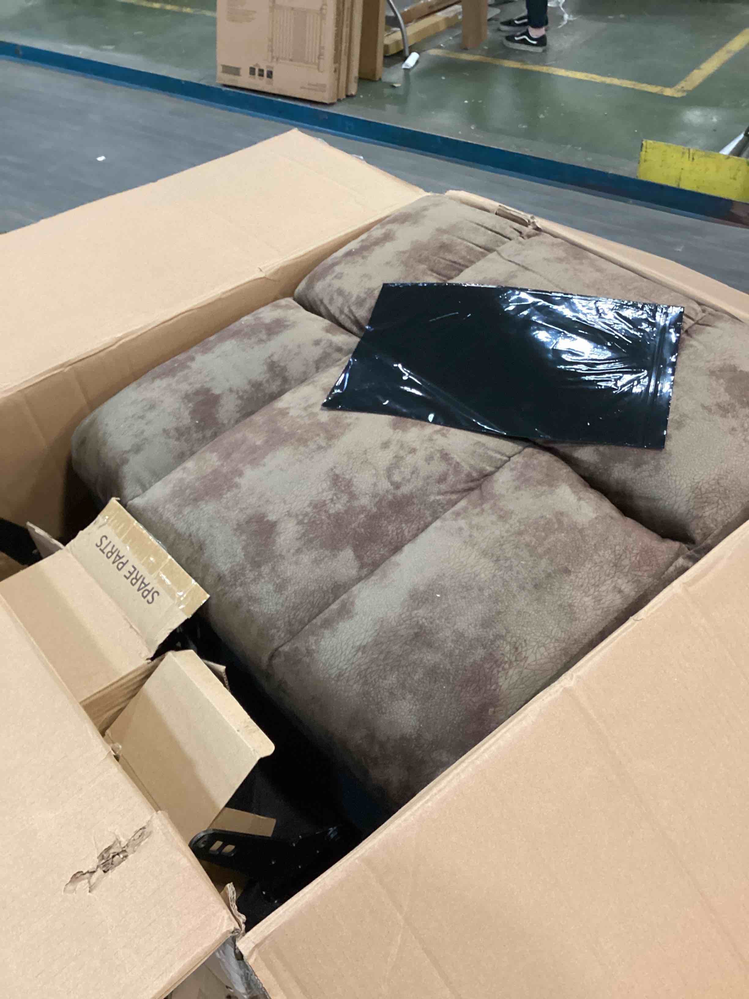 https://s3.amazonaws.com/lotting-images-prod/bidfta/ORG5893998_1704228484494.jpeg