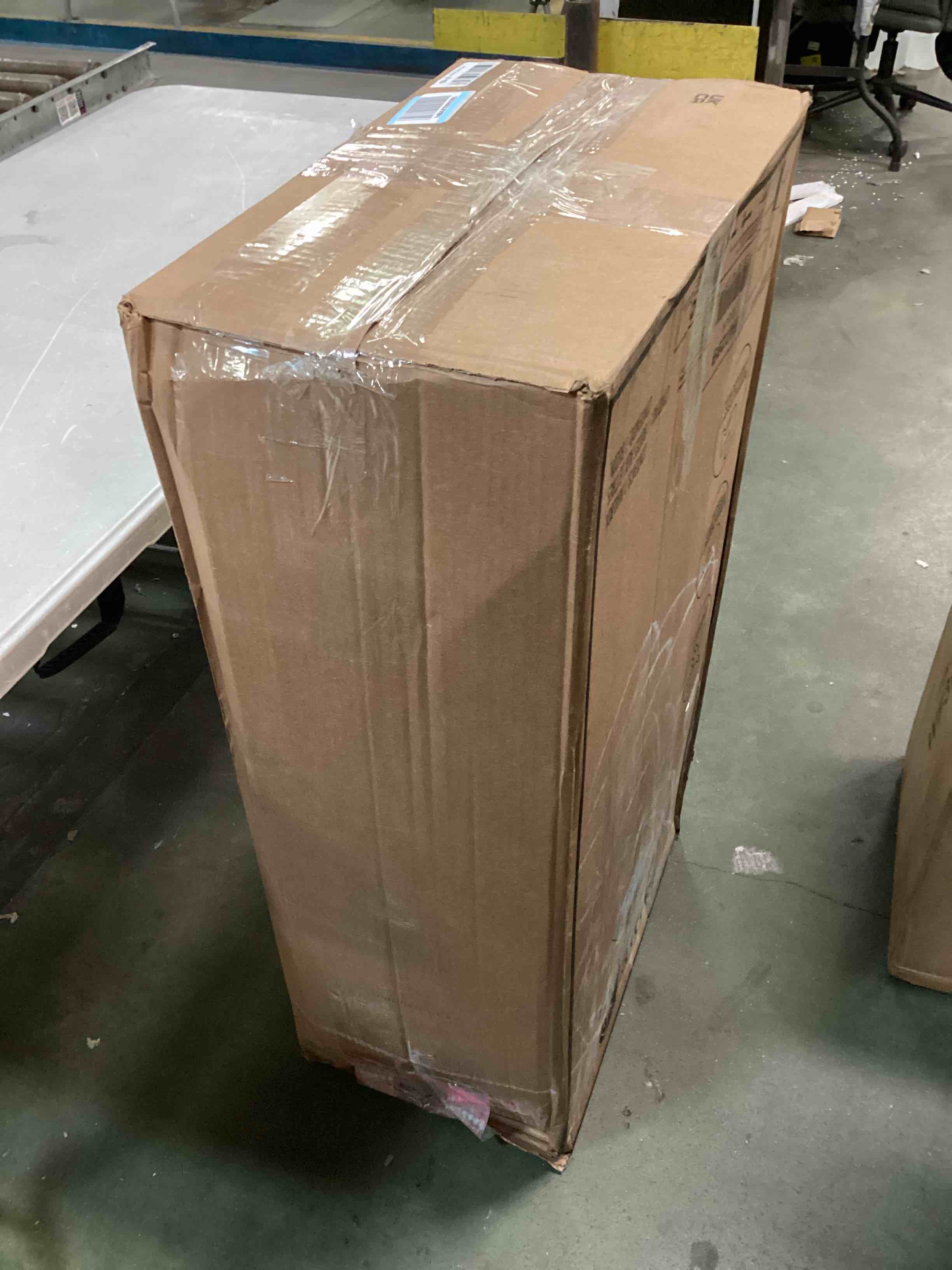 https://s3.amazonaws.com/lotting-images-prod/bidfta/ORG5894152_1704316431226.jpeg