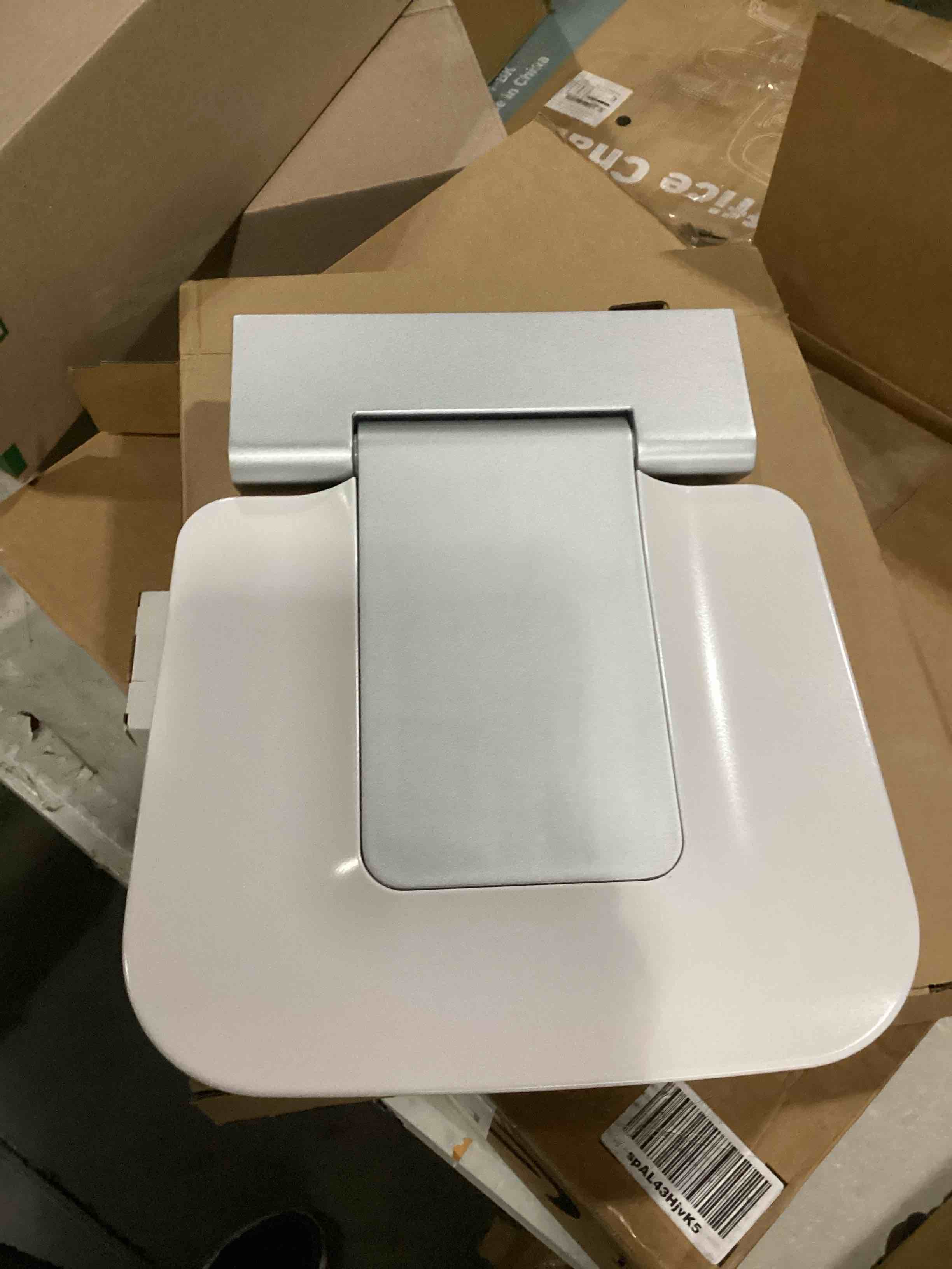 https://s3.amazonaws.com/lotting-images-prod/bidfta/ORG5904374_1720785781569.jpeg