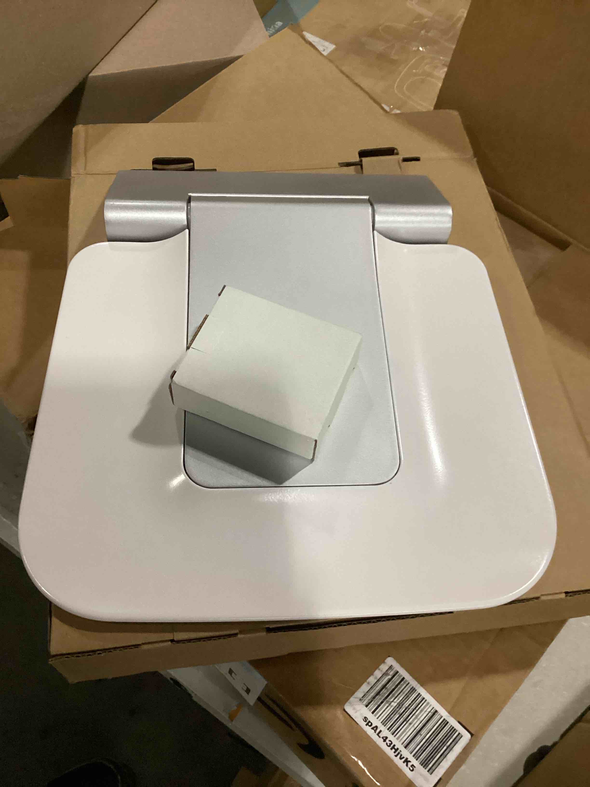 https://s3.amazonaws.com/lotting-images-prod/bidfta/ORG5904374_1720785786331.jpeg