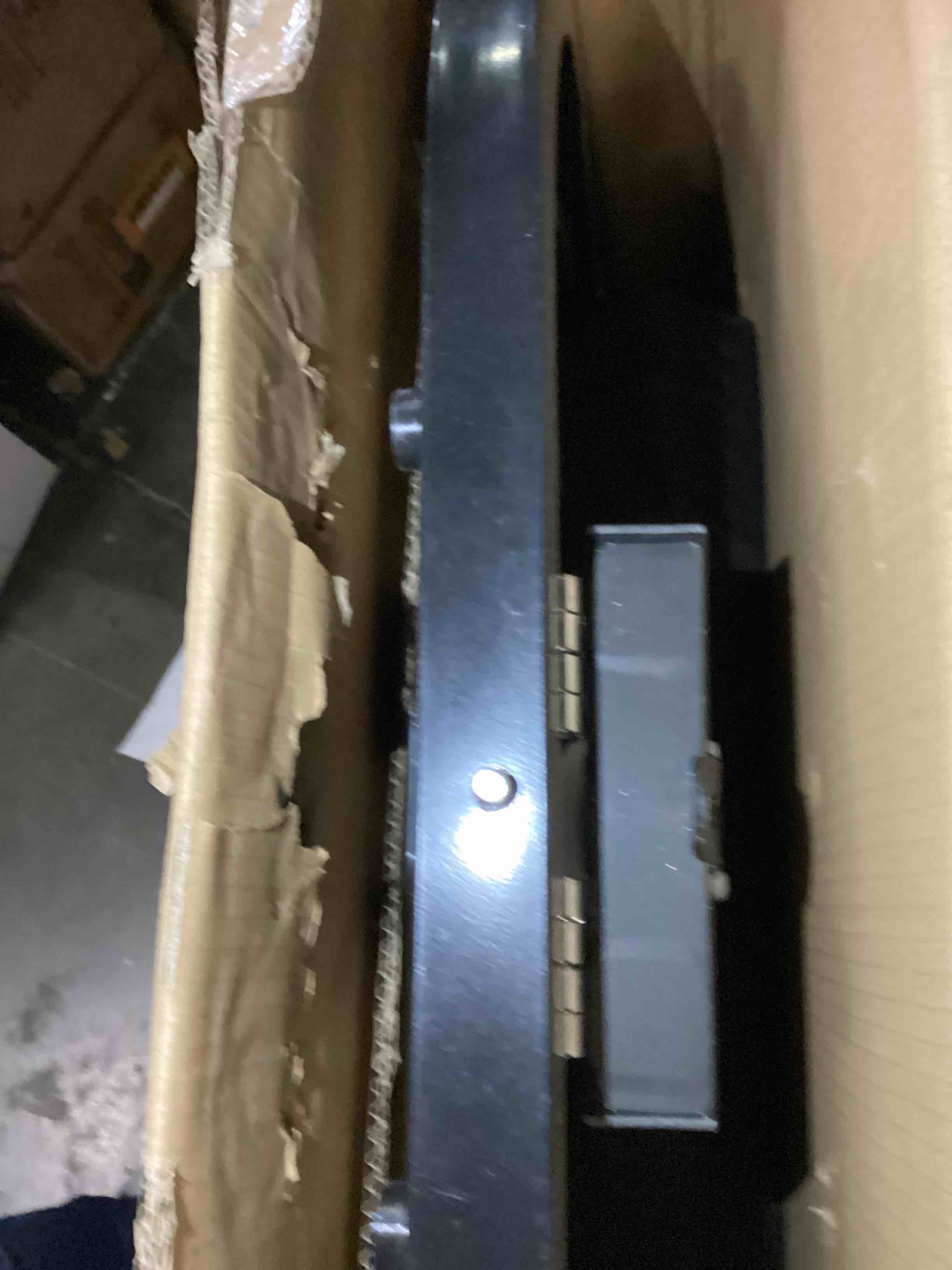 https://s3.amazonaws.com/lotting-images-prod/bidfta/ORG5911087_1721746167804.jpeg