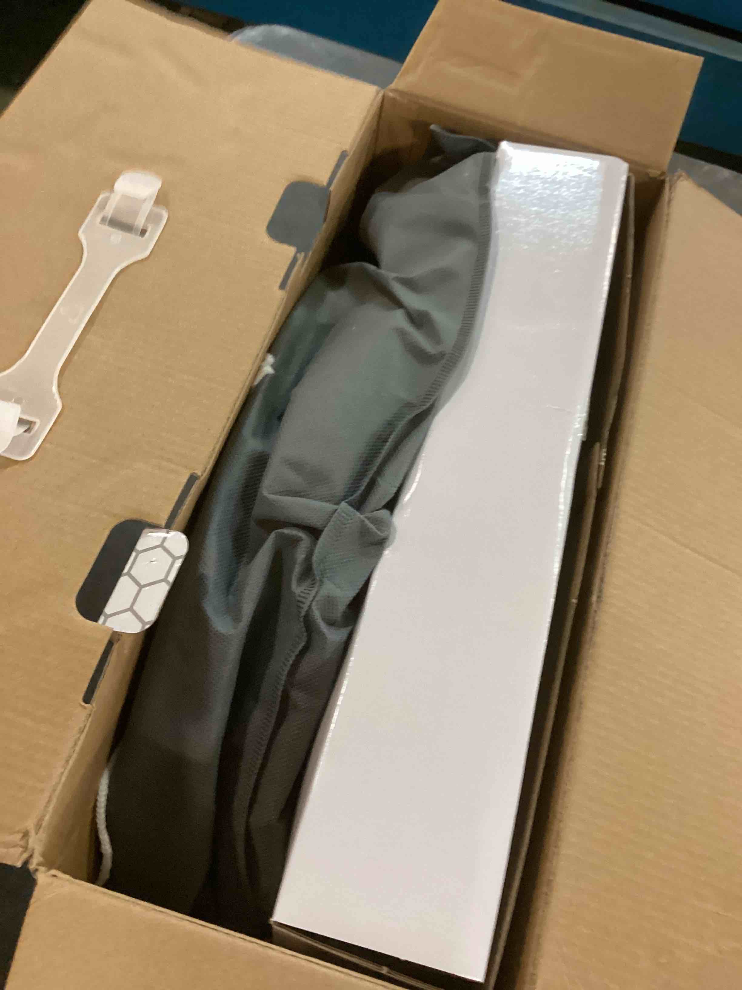https://s3.amazonaws.com/lotting-images-prod/bidfta/ORG5911992_1711114089508.jpeg