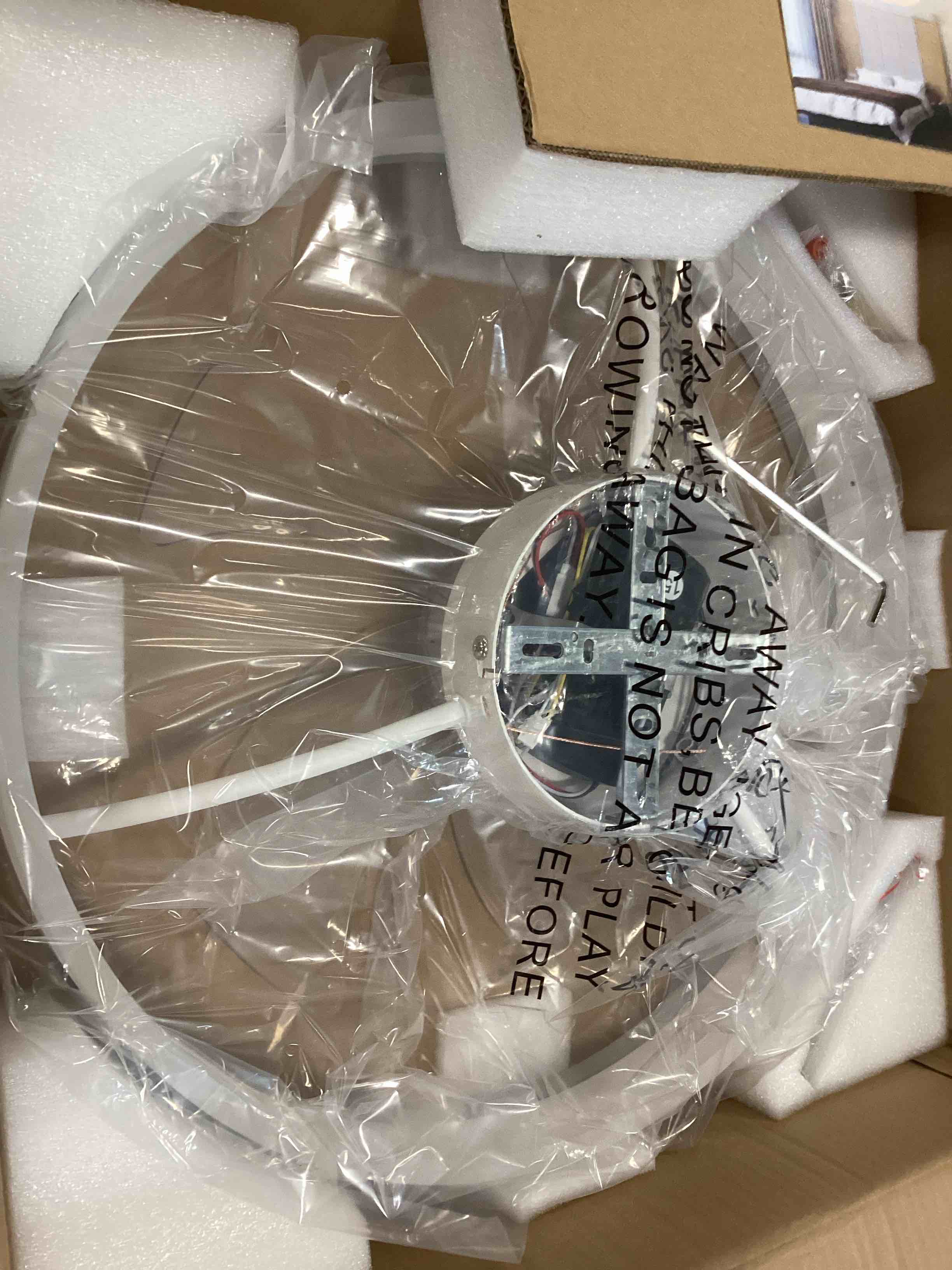 https://s3.amazonaws.com/lotting-images-prod/bidfta/ORG5916109_1711387703861.jpeg