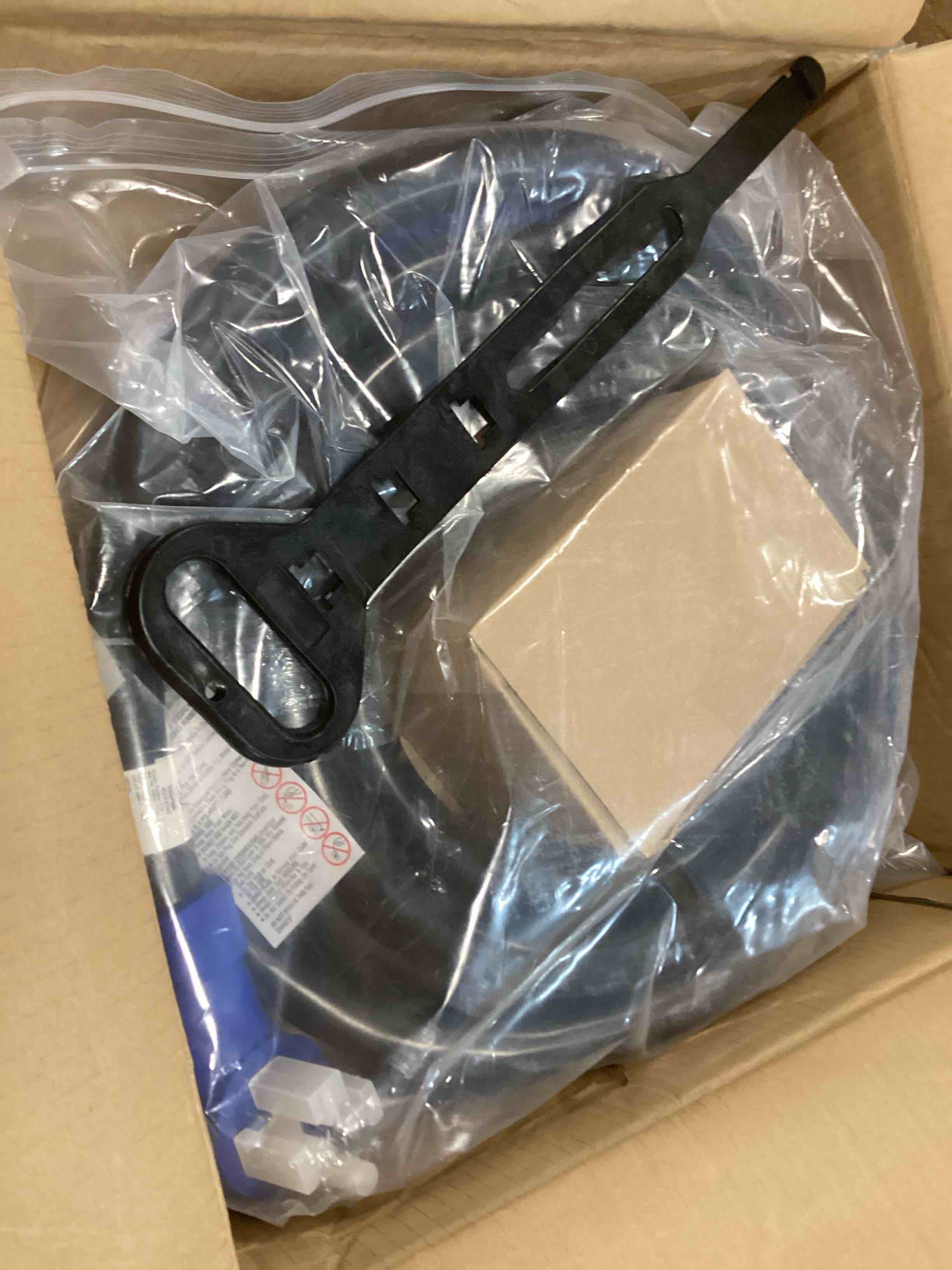https://s3.amazonaws.com/lotting-images-prod/bidfta/ORG5916116_1711388497616.jpeg