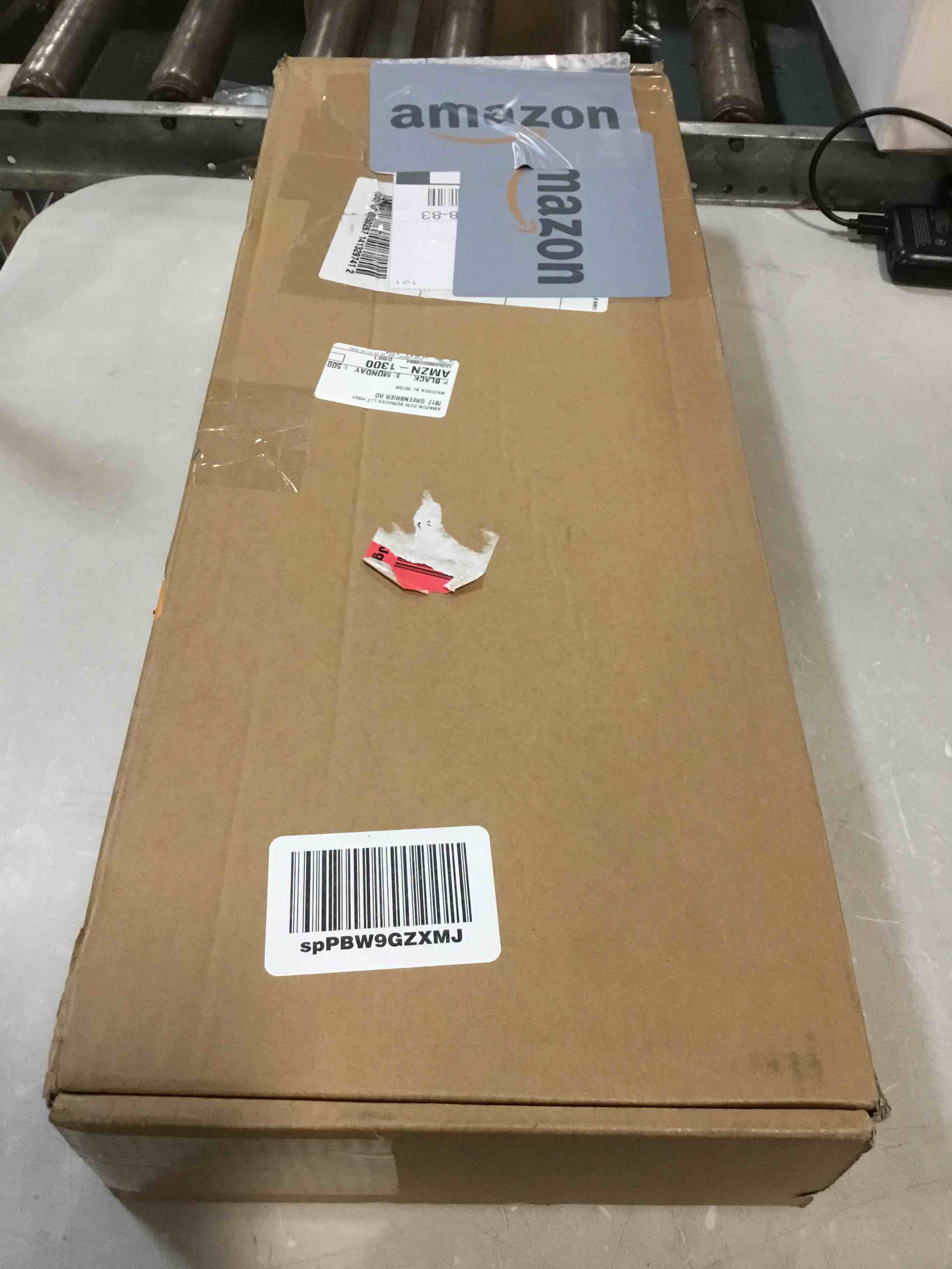 https://s3.amazonaws.com/lotting-images-prod/bidfta/ORG5926163_1709644638315.jpeg