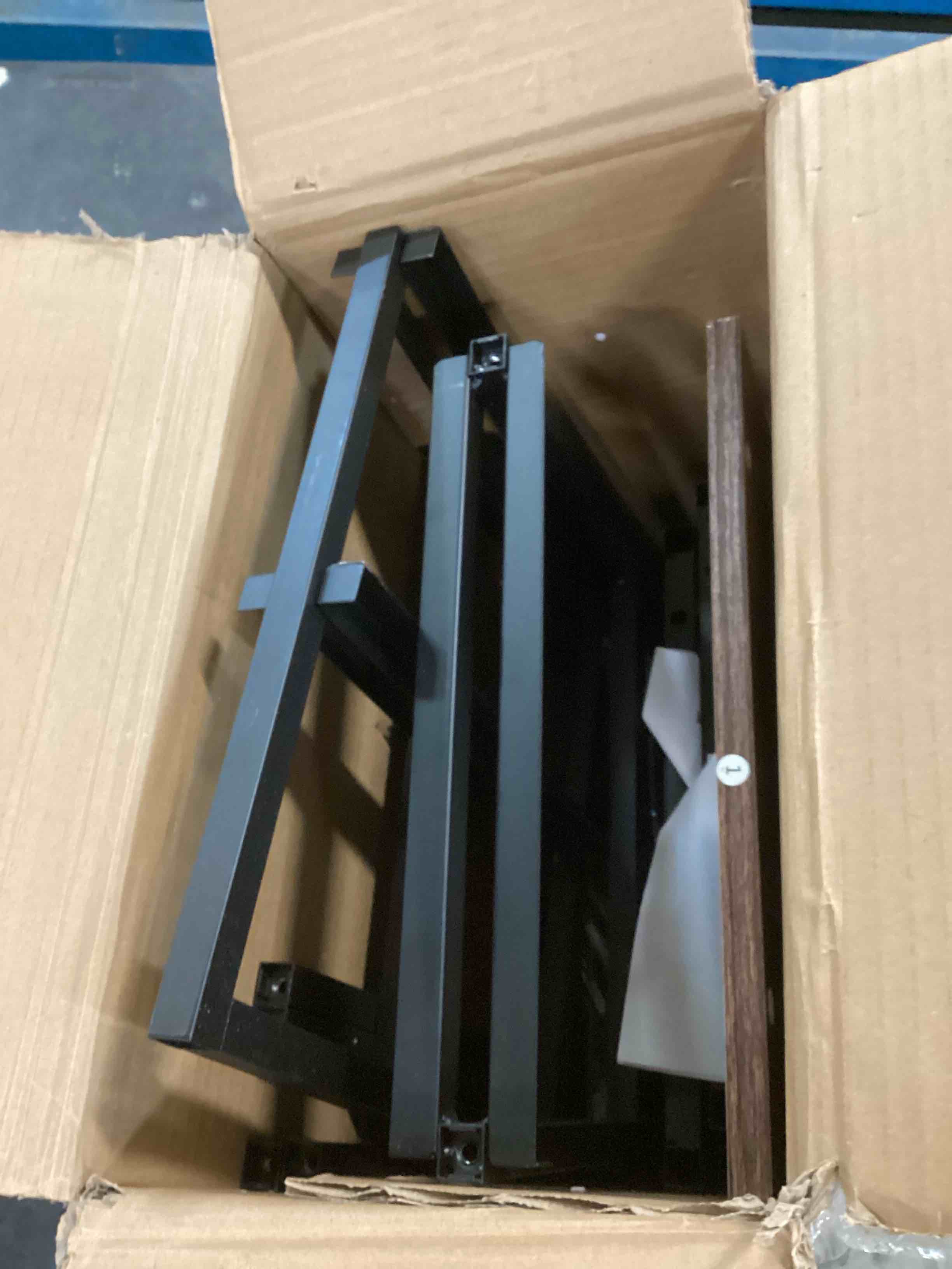 https://s3.amazonaws.com/lotting-images-prod/bidfta/ORG5927346_1709752202694.jpeg