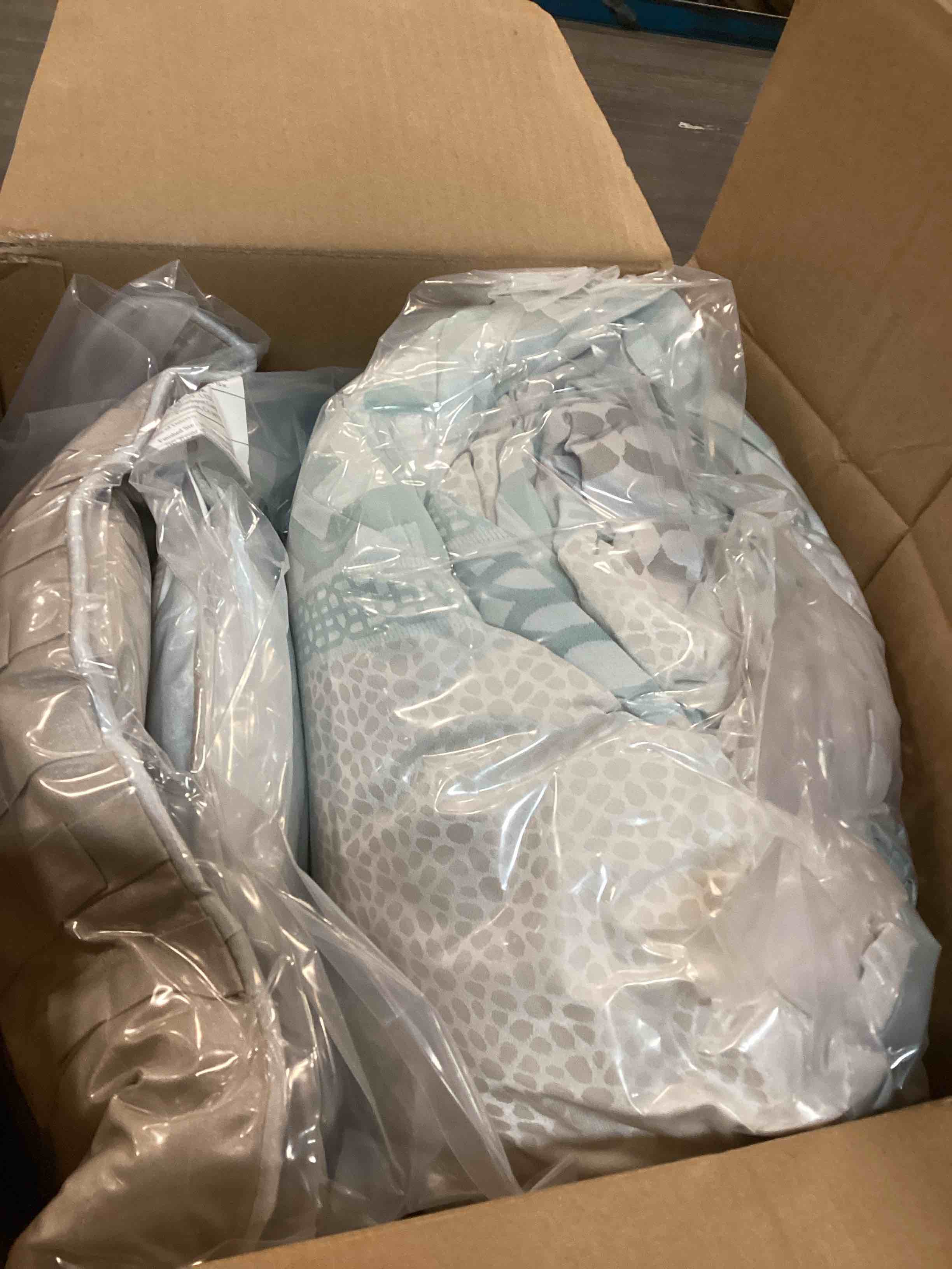 https://s3.amazonaws.com/lotting-images-prod/bidfta/ORG5927824_1710156605547.jpeg