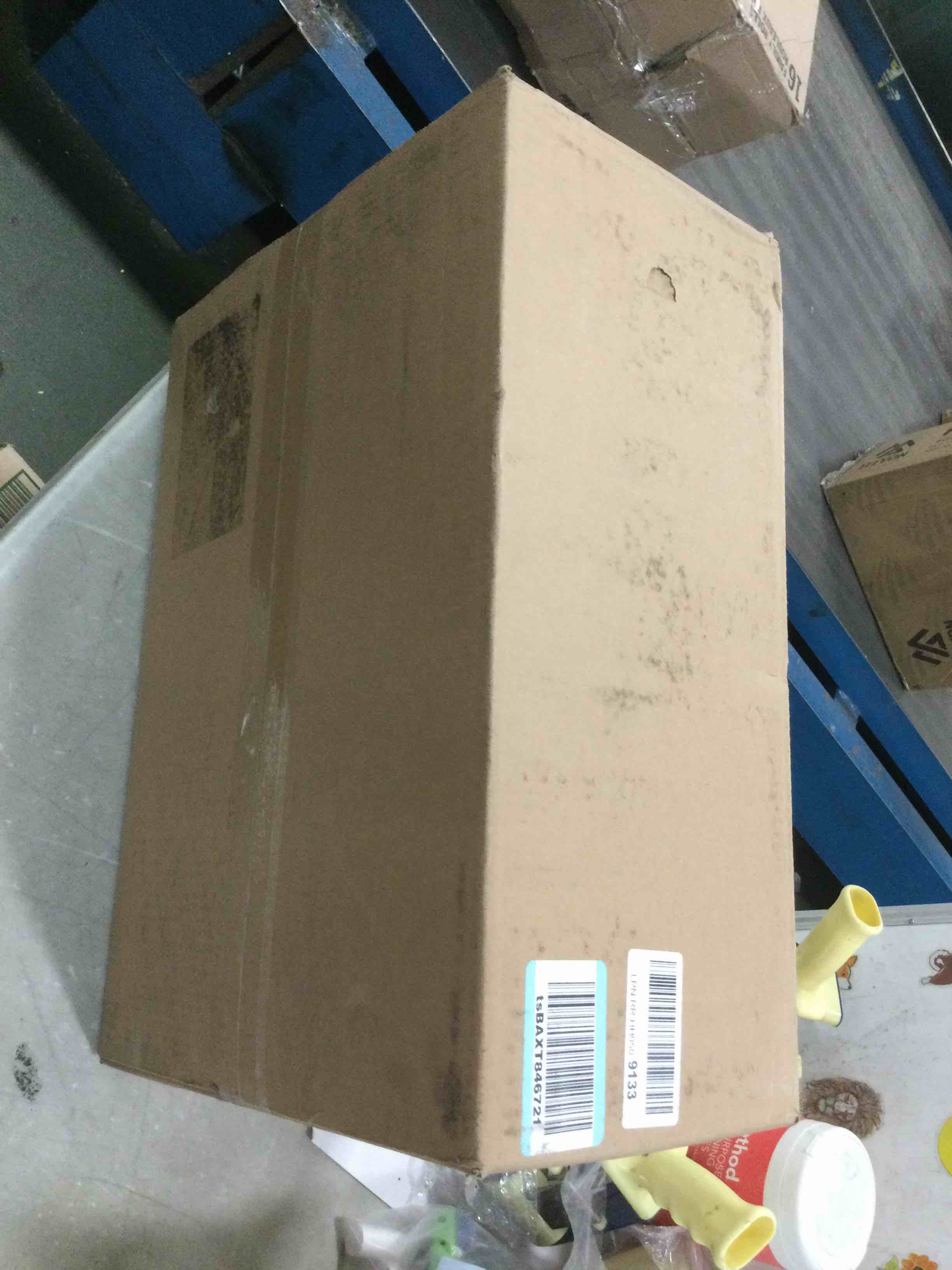 https://s3.amazonaws.com/lotting-images-prod/bidfta/ORG5937313_1711982182054.jpeg