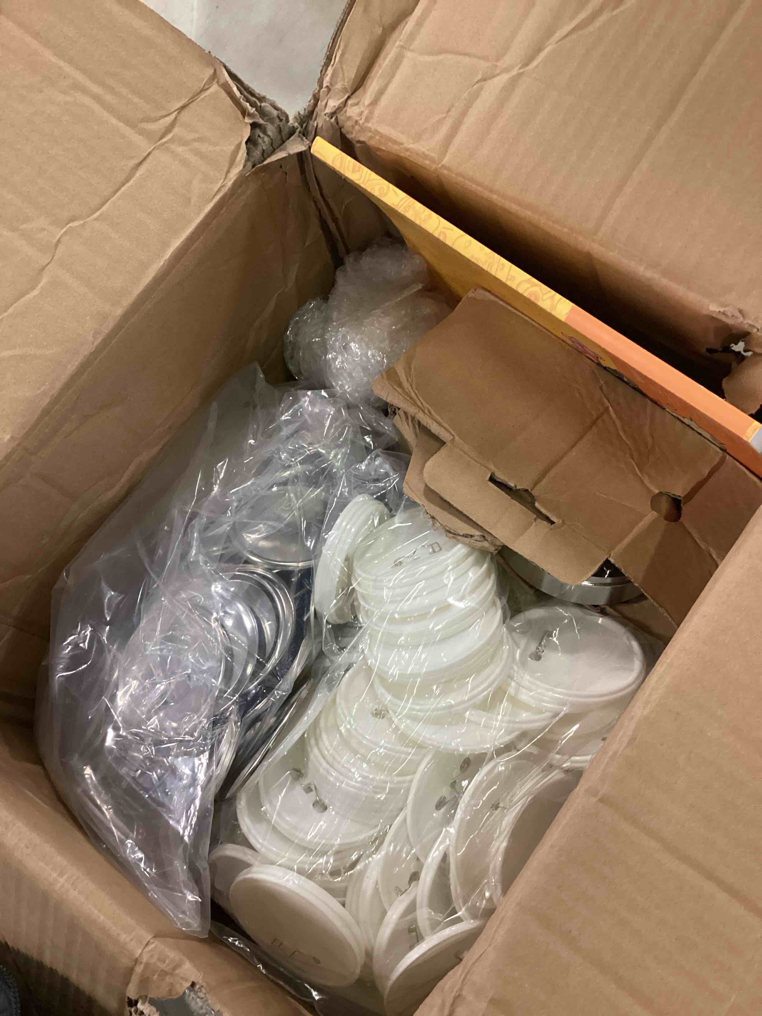 https://s3.amazonaws.com/lotting-images-prod/bidfta/ORG5944799_1710940673761.jpeg