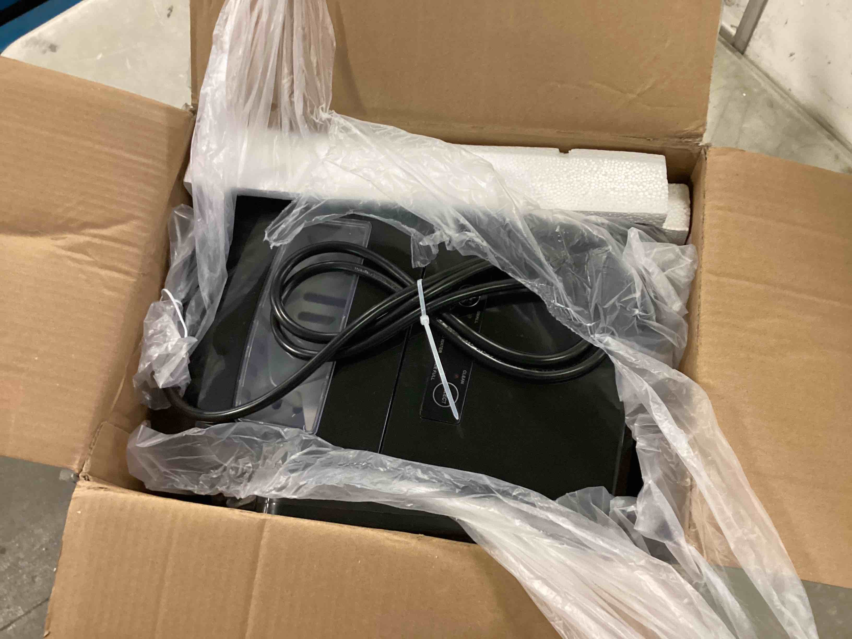 https://s3.amazonaws.com/lotting-images-prod/bidfta/ORG5944832_1710946082689.jpeg