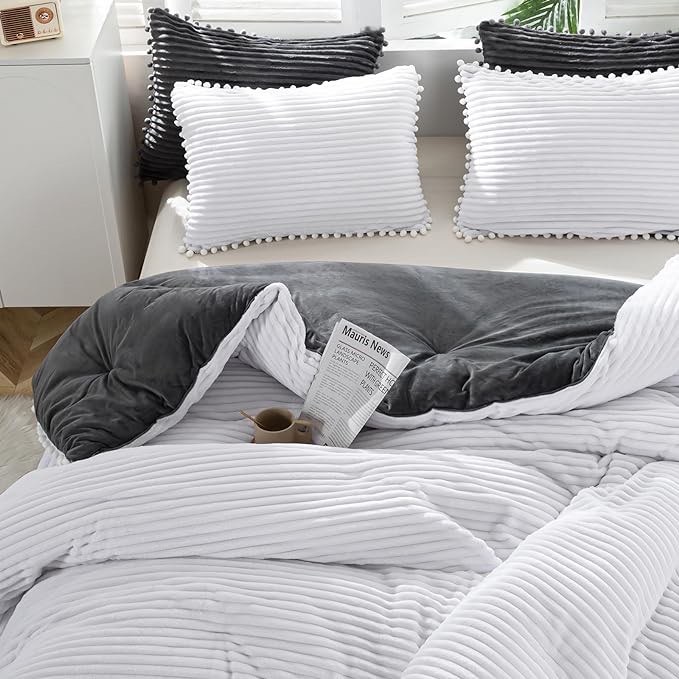 GOHOME Juego de edredón tamaño King: Set of clothes de 3-piece ultra-soft velvet reversible bed, breathable, fluffy, striped flannel with 2 pillowcases, white and gray stretch bohemian duvet, 104 x 90 inches( similar )