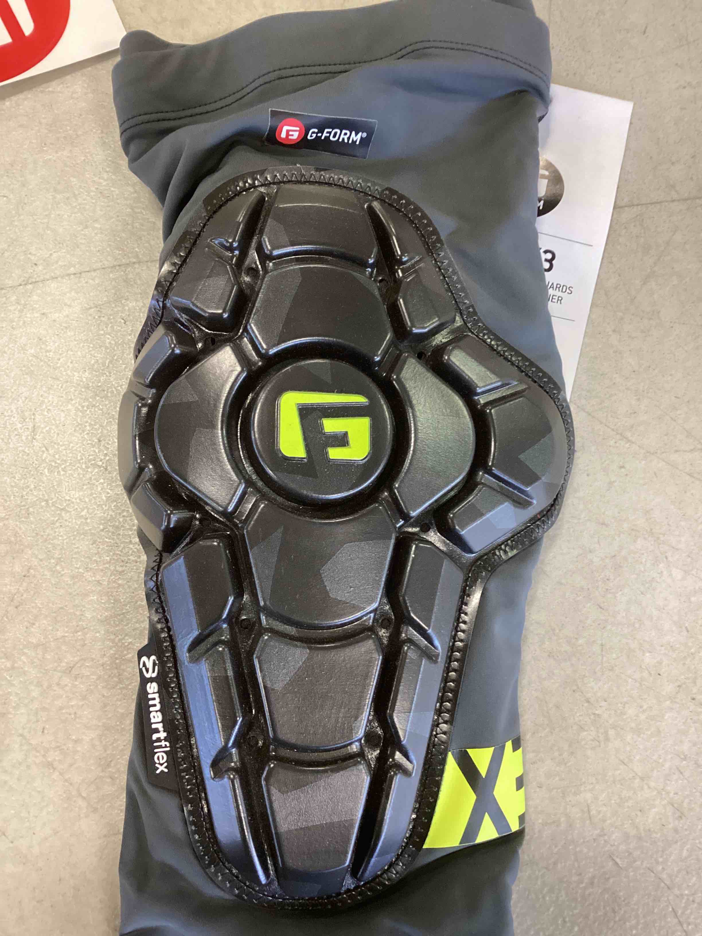 G-Form Pro-X3 Mountain Bike Knee Guards - Knee Pads for Men & Women black / green