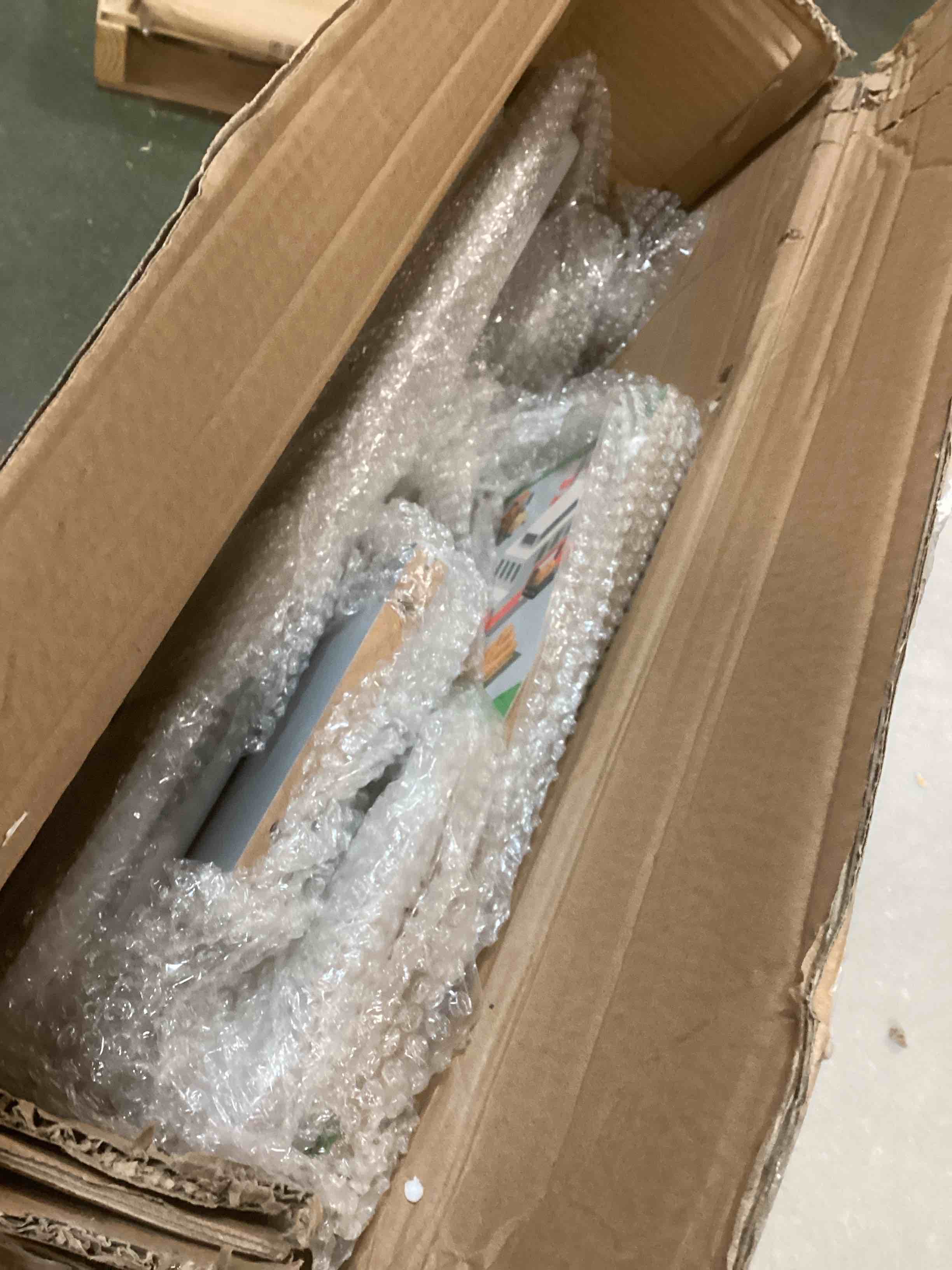 https://s3.amazonaws.com/lotting-images-prod/bidfta/ORG5993346_1707942190262.jpeg