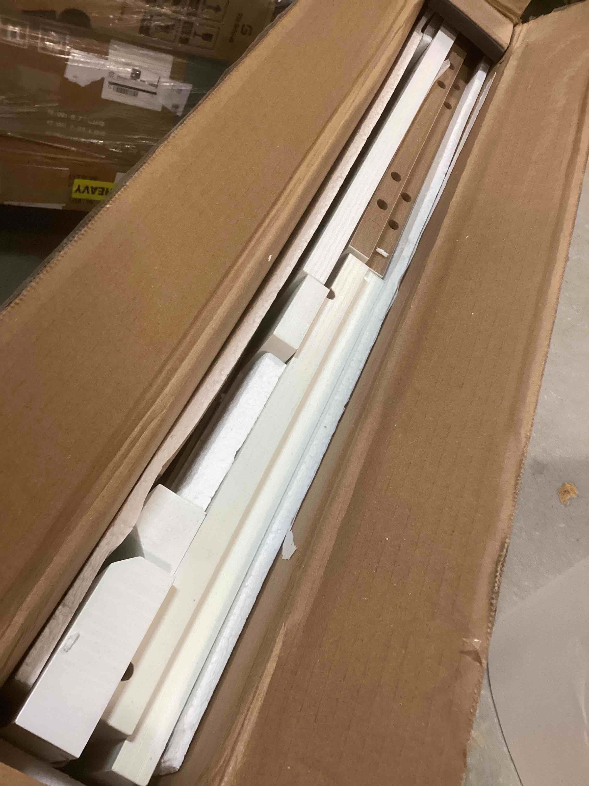 https://s3.amazonaws.com/lotting-images-prod/bidfta/ORG5993360_1707943548843.jpeg