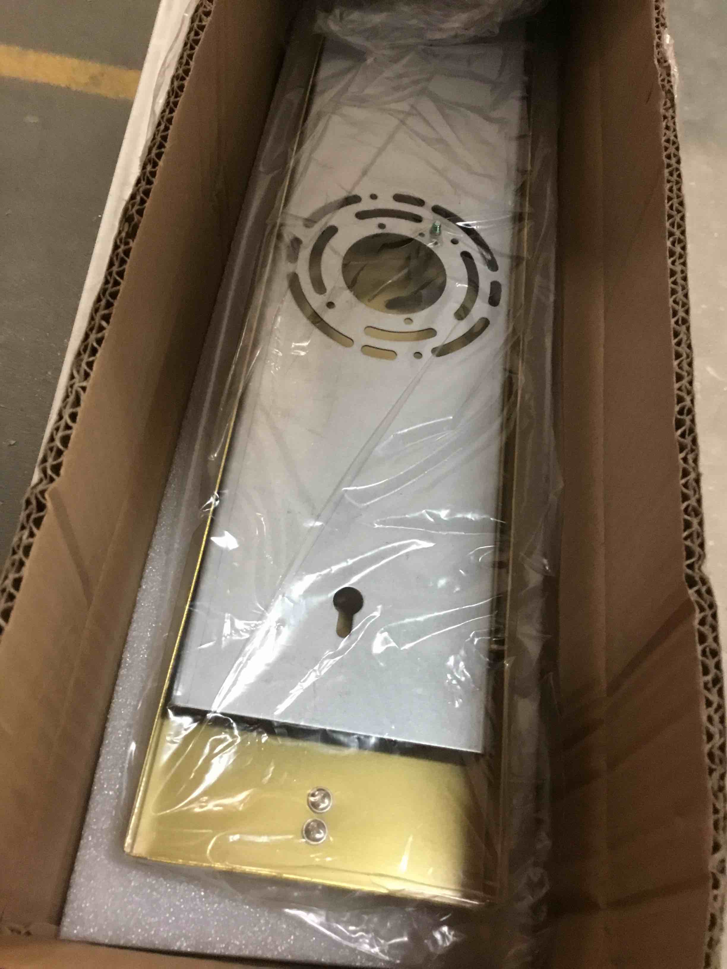 https://s3.amazonaws.com/lotting-images-prod/bidfta/ORG5994057_1708187012845.jpeg