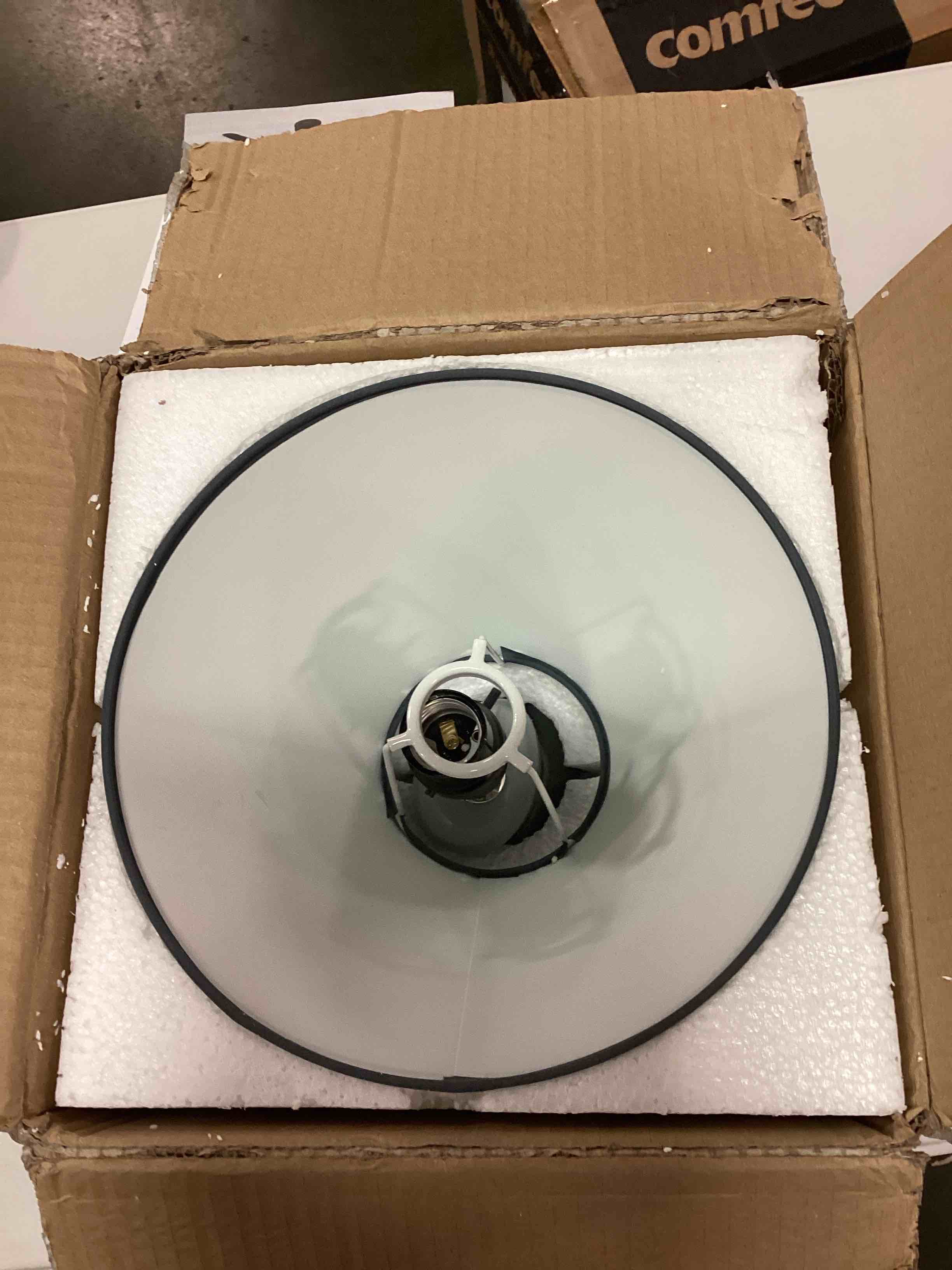 https://s3.amazonaws.com/lotting-images-prod/bidfta/ORG5998961_1709131387573.jpeg