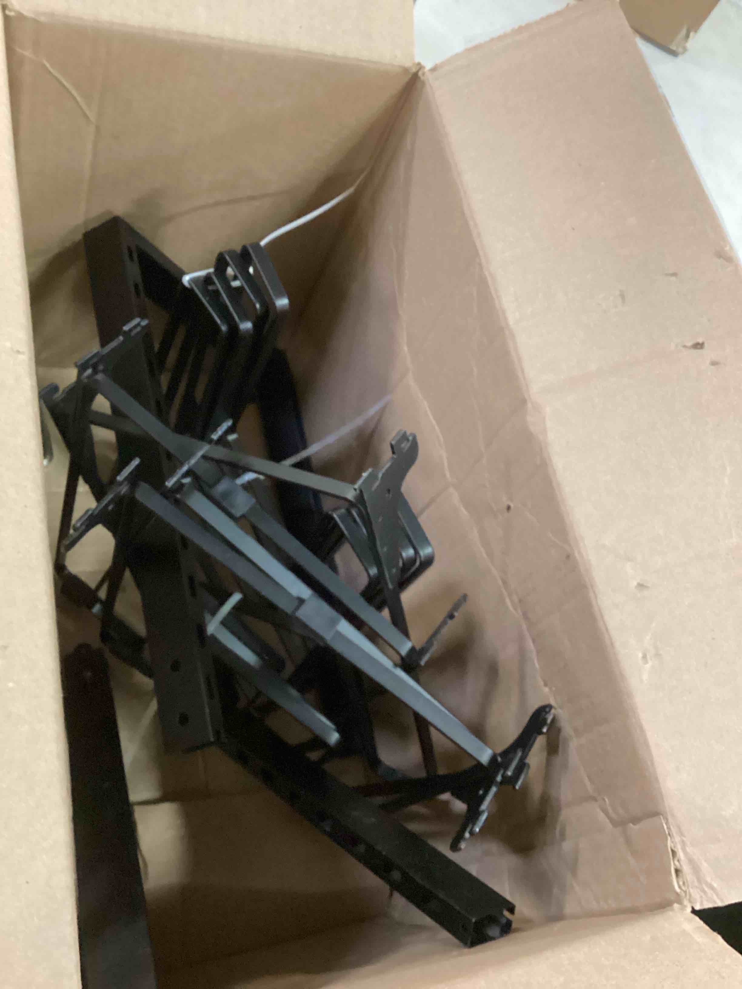 https://s3.amazonaws.com/lotting-images-prod/bidfta/ORG6006166_1709563929345.jpeg