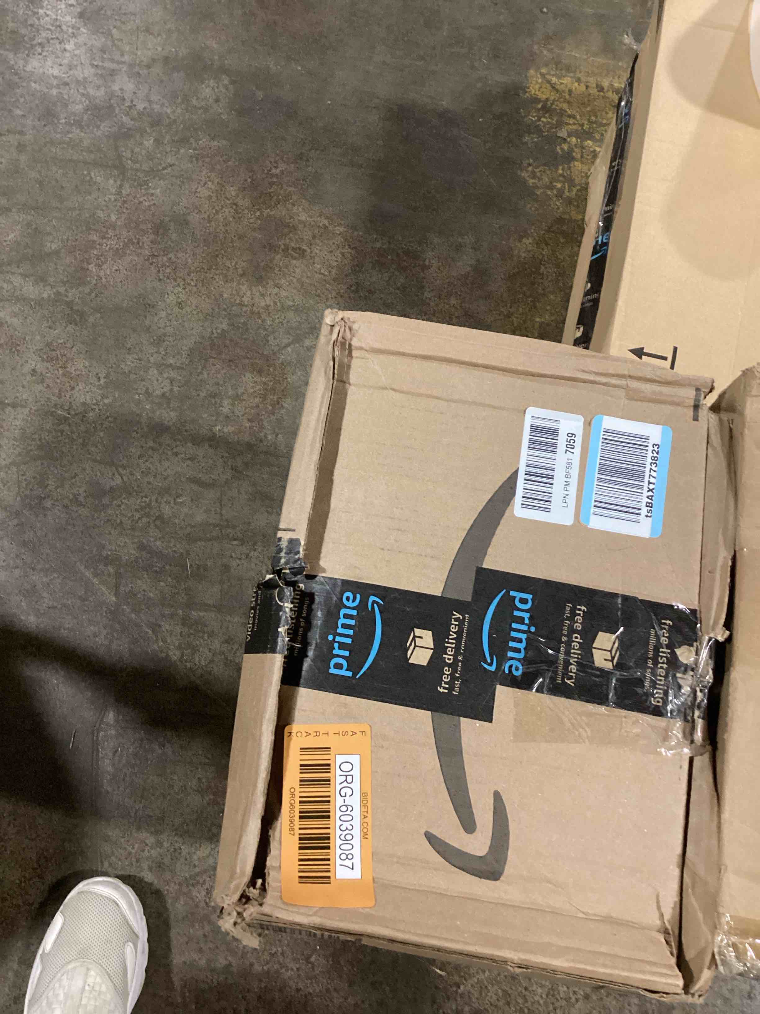 https://s3.amazonaws.com/lotting-images-prod/bidfta/ORG6039087_1724268599134.jpeg