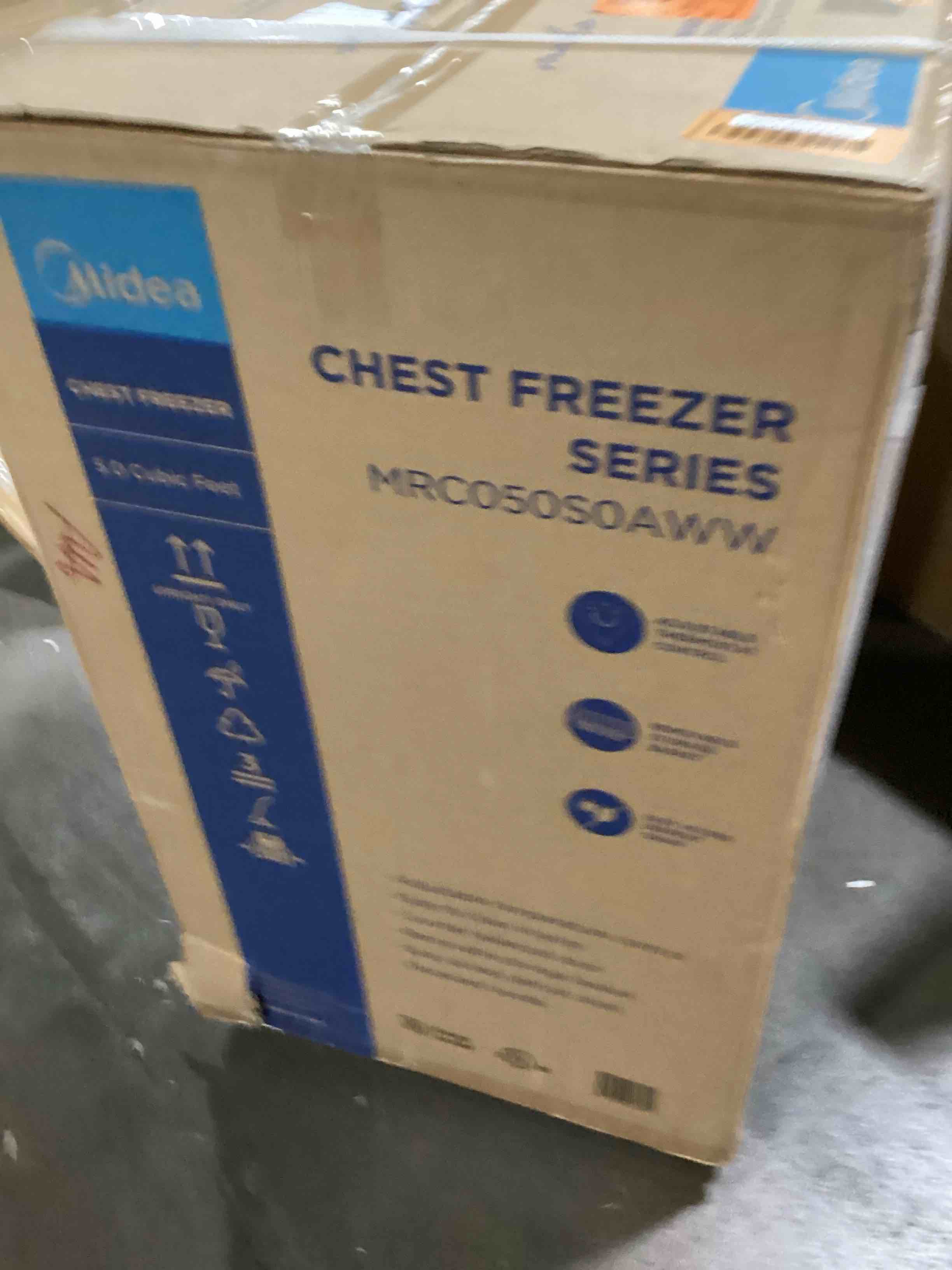 Midea MRC050S0AWW Chest Freezer, 5.0 Cubic Feet, White