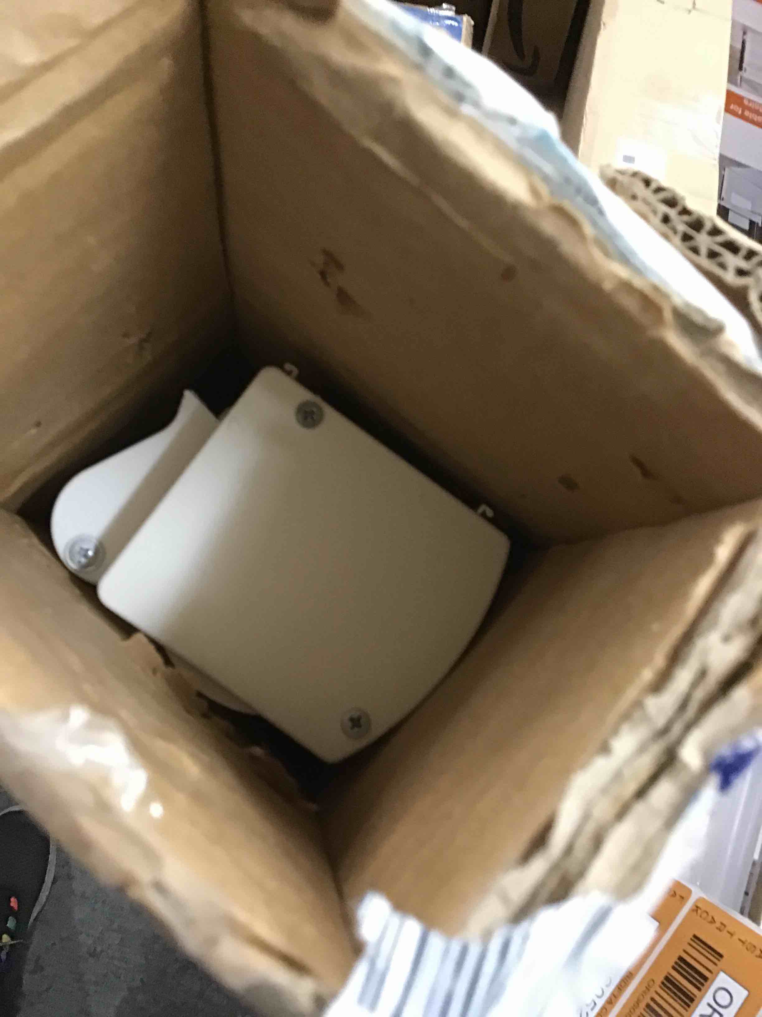 https://s3.amazonaws.com/lotting-images-prod/bidfta/ORG6052130_1715025608037.jpeg