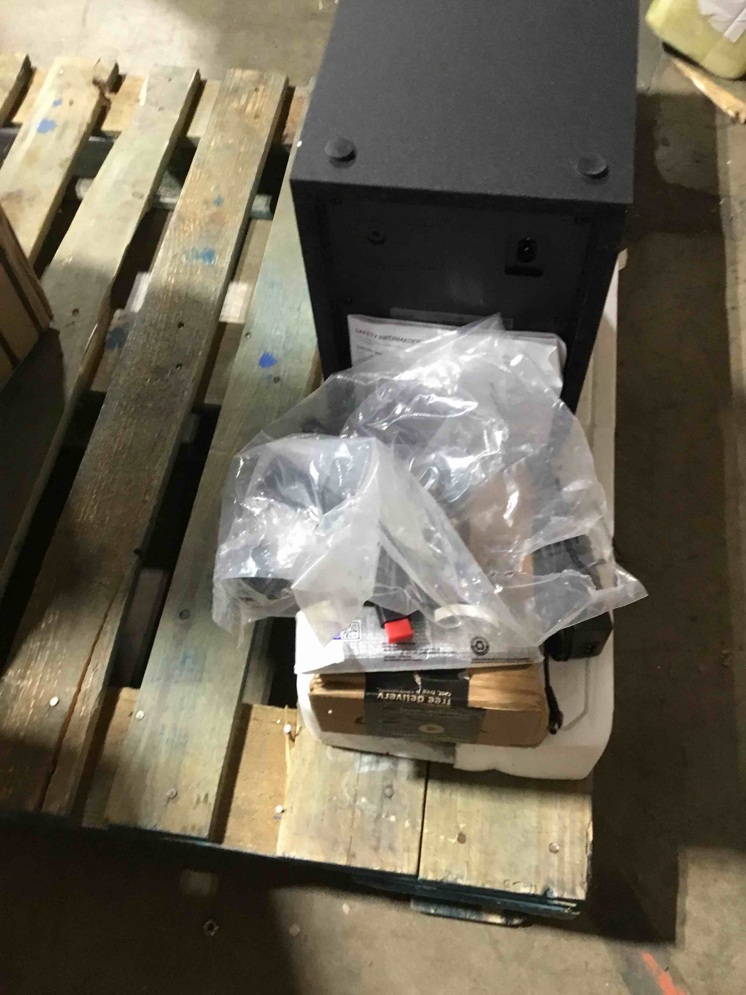 https://s3.amazonaws.com/lotting-images-prod/bidfta/ORG6101156_1708180541980.jpeg