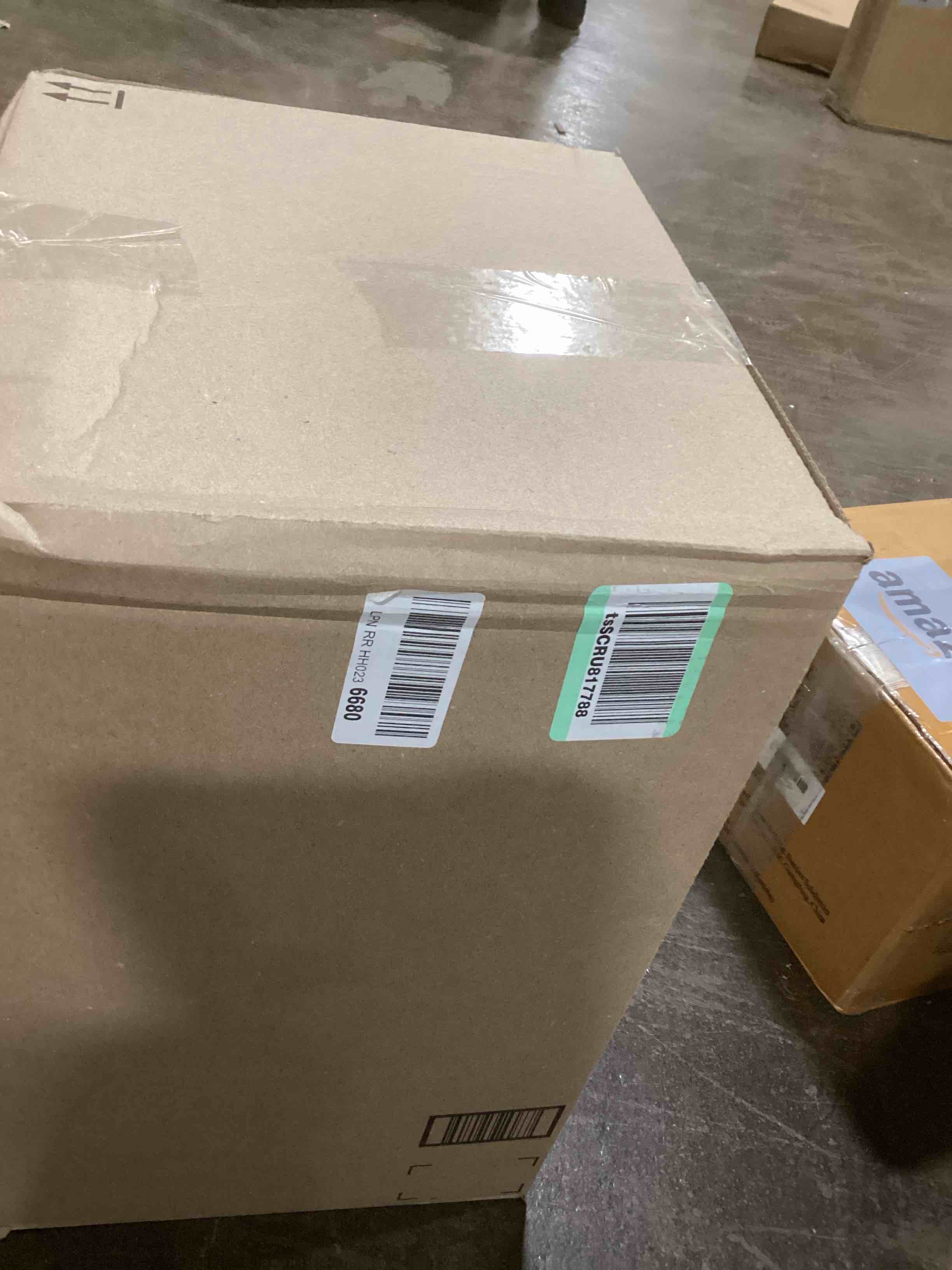 White bed quilt 120 x 120 with a pillowcase