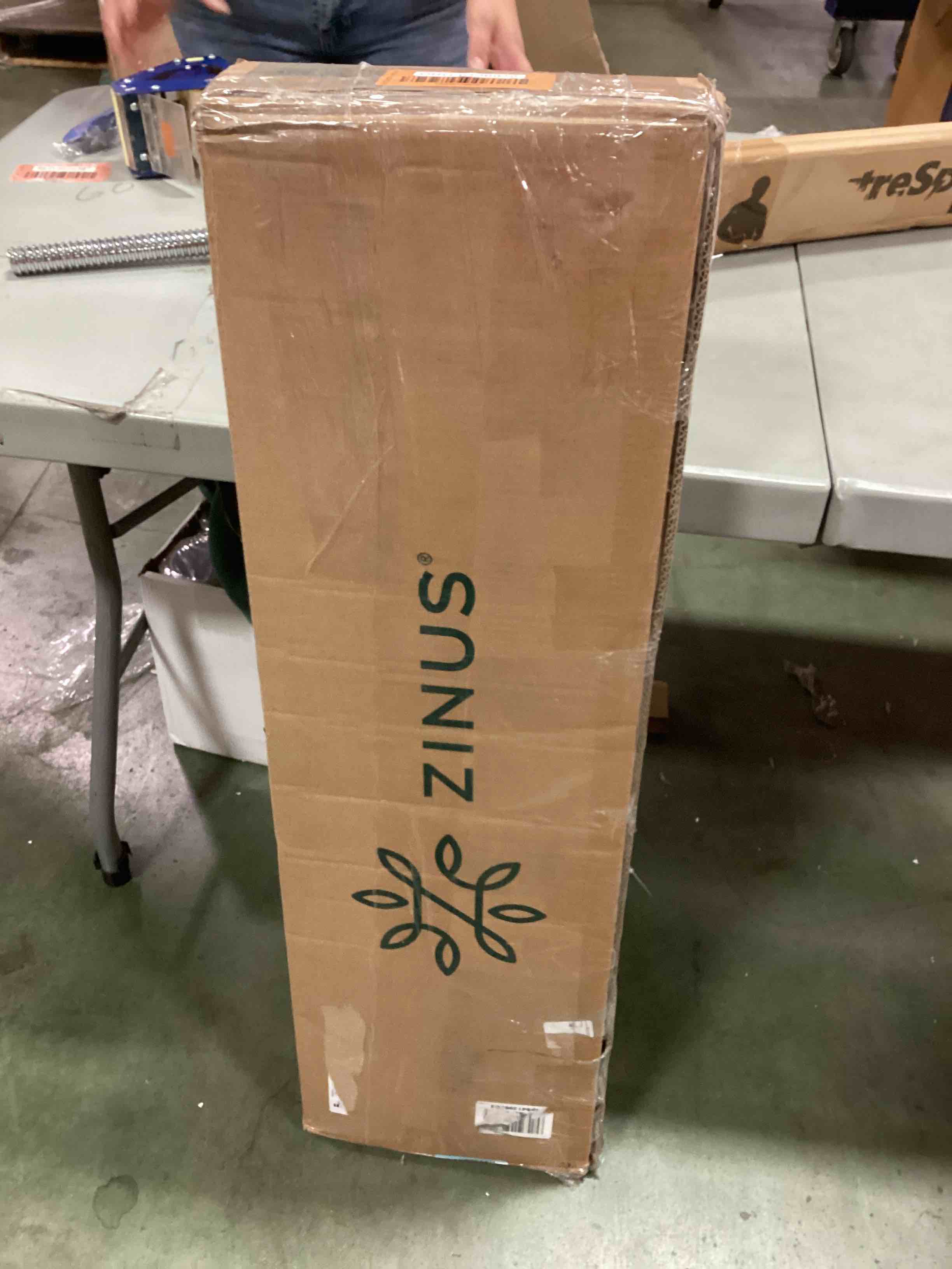 https://s3.amazonaws.com/lotting-images-prod/bidfta/ORG6136978_1709135657040.jpeg
