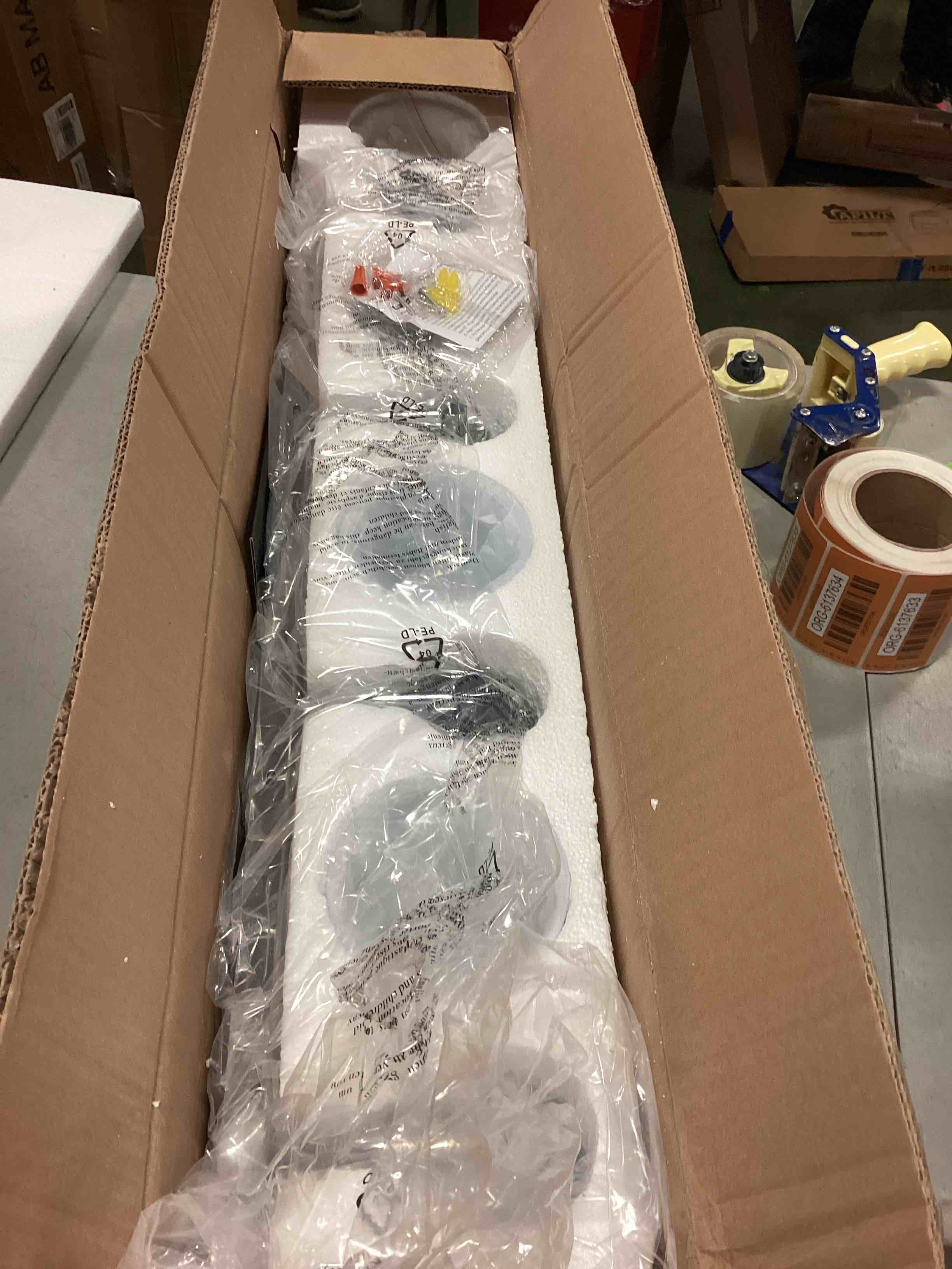 https://s3.amazonaws.com/lotting-images-prod/bidfta/ORG6137633_1709652646139.jpeg