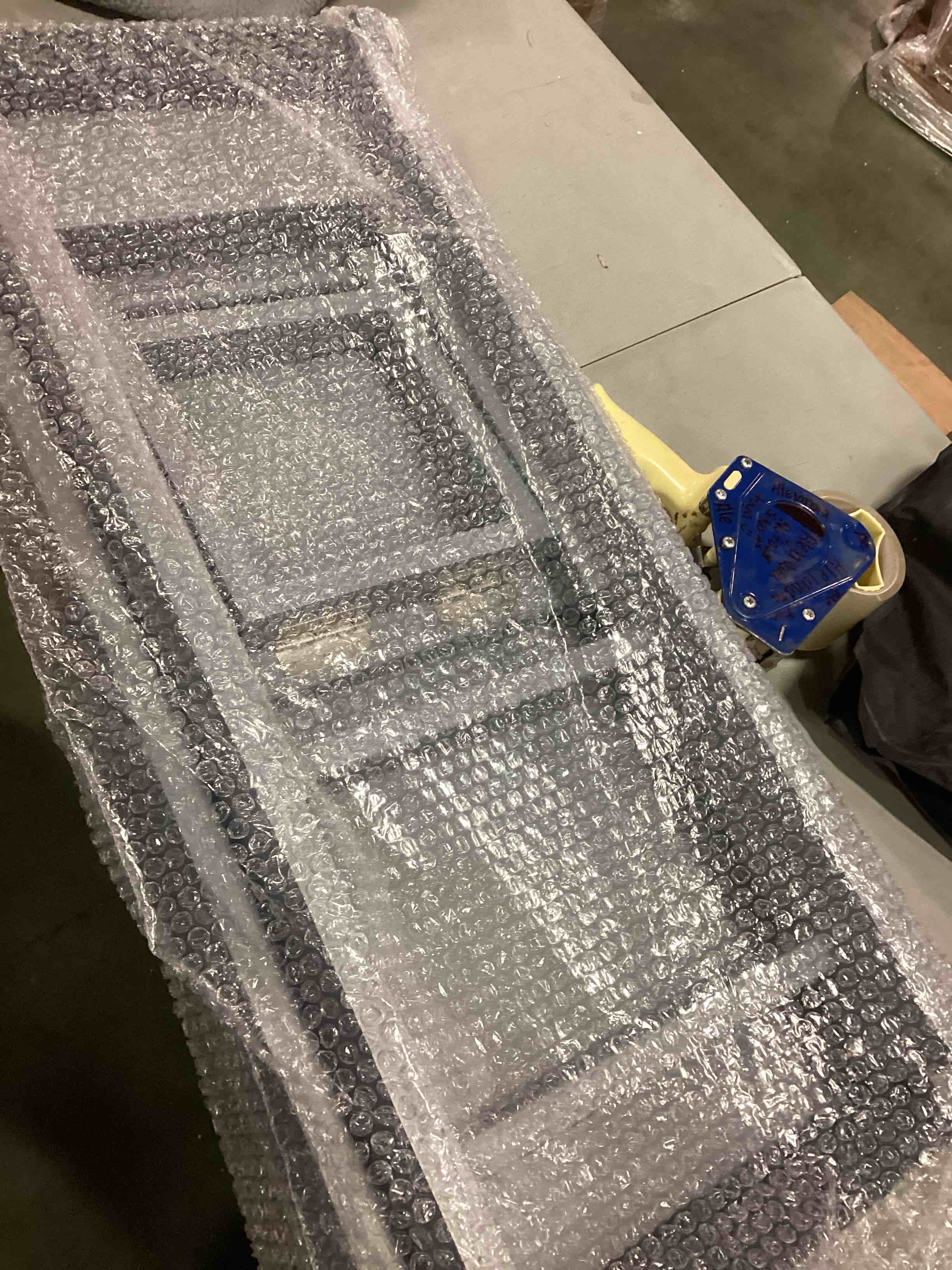 https://s3.amazonaws.com/lotting-images-prod/bidfta/ORG6137697_1709671282512.jpeg