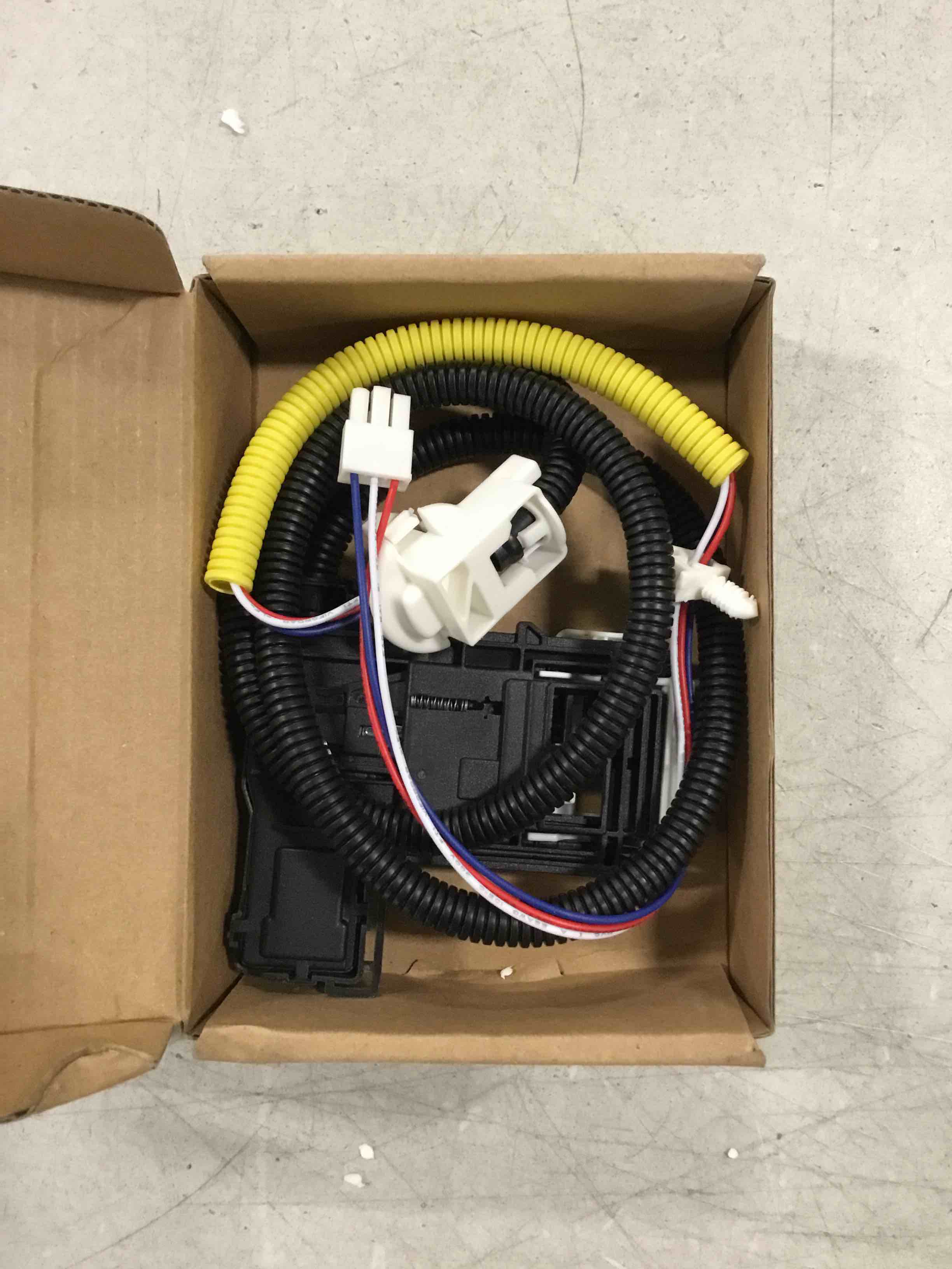 https://s3.amazonaws.com/lotting-images-prod/bidfta/ORG6143288_1709647245071.jpeg